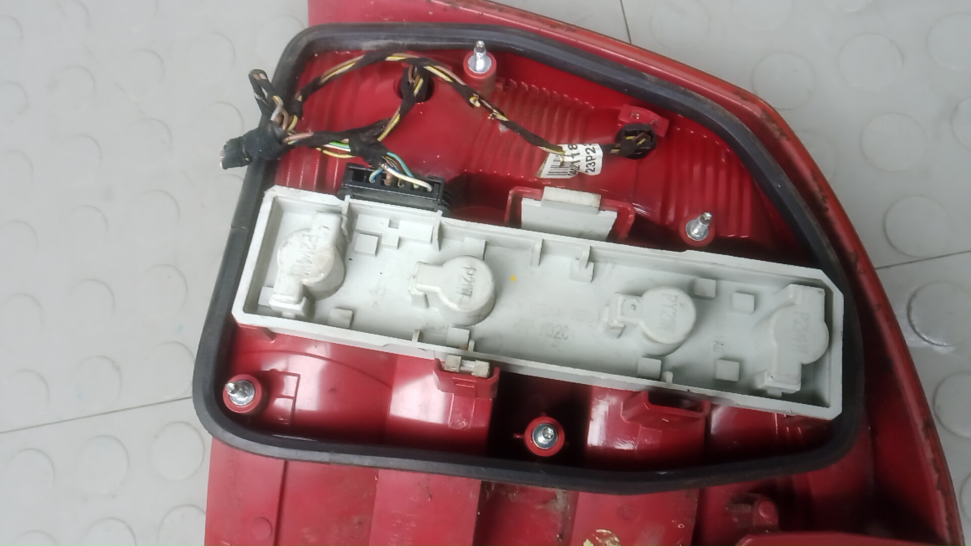 Фонарь задний правый