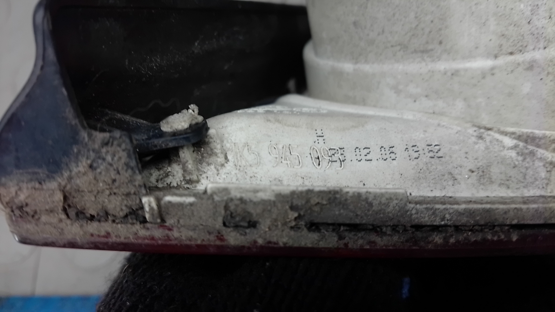 Фонарь задний внутренний левый