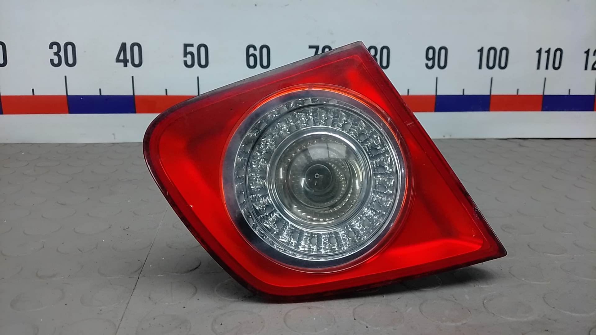 Фонарь задний внутренний левый