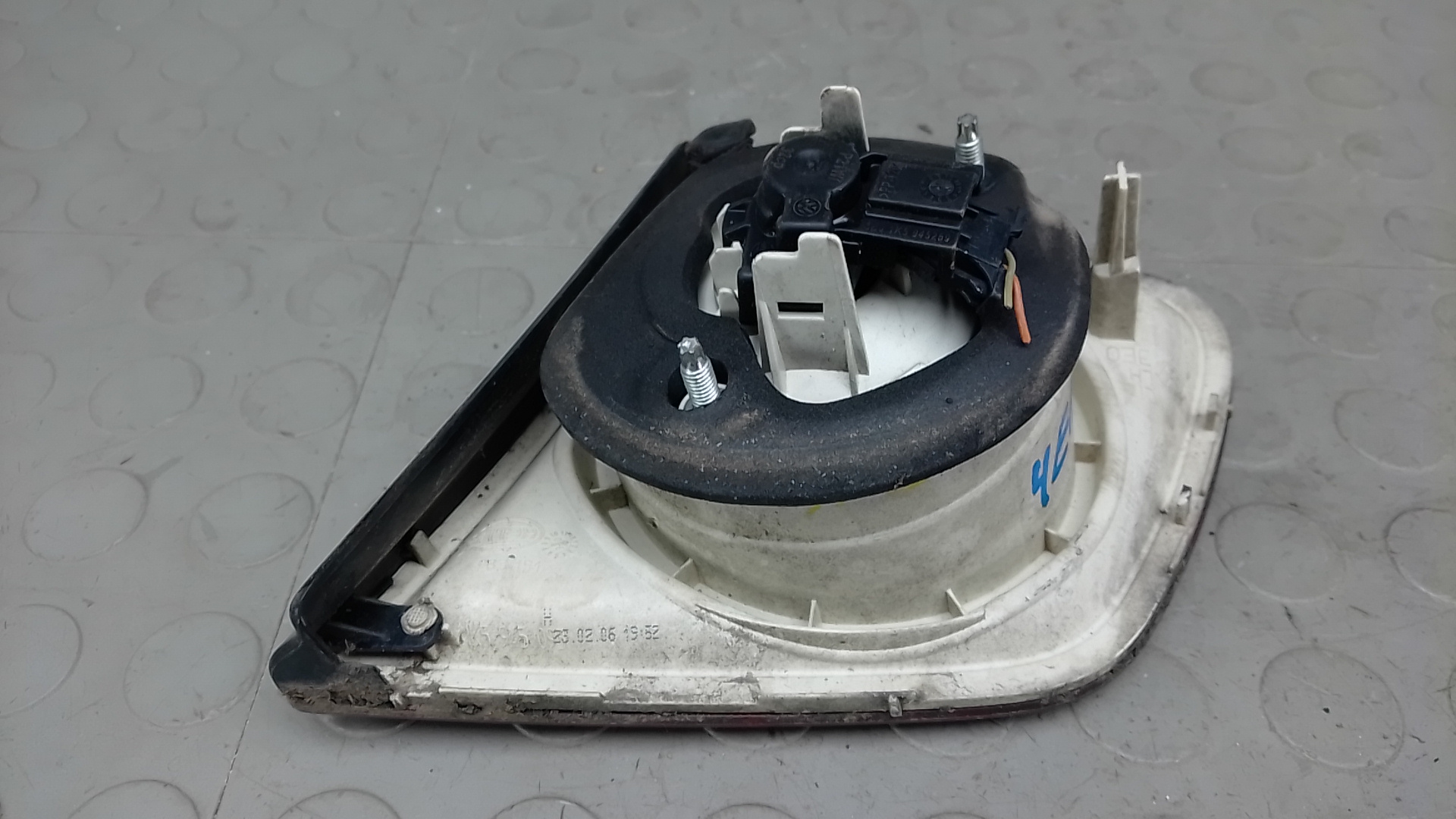 Фонарь задний внутренний левый