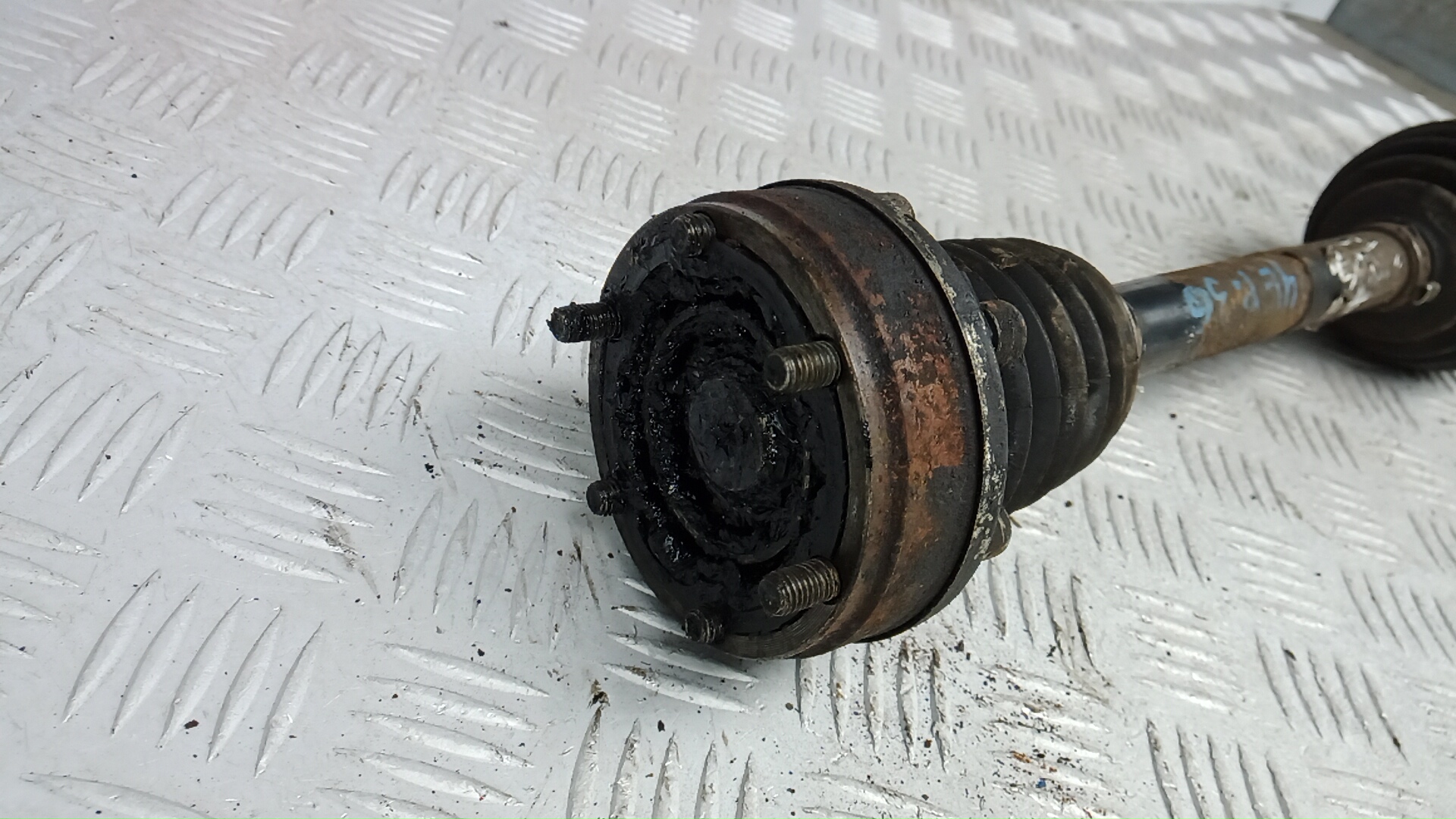 Полуось передняя левая