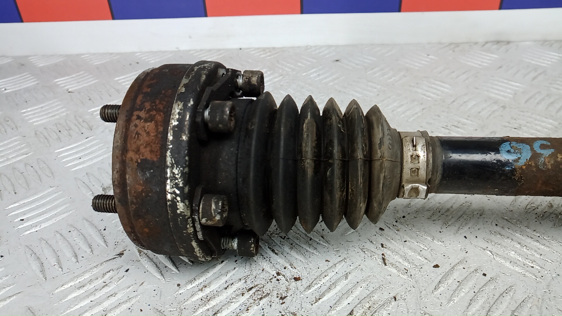 Полуось передняя левая