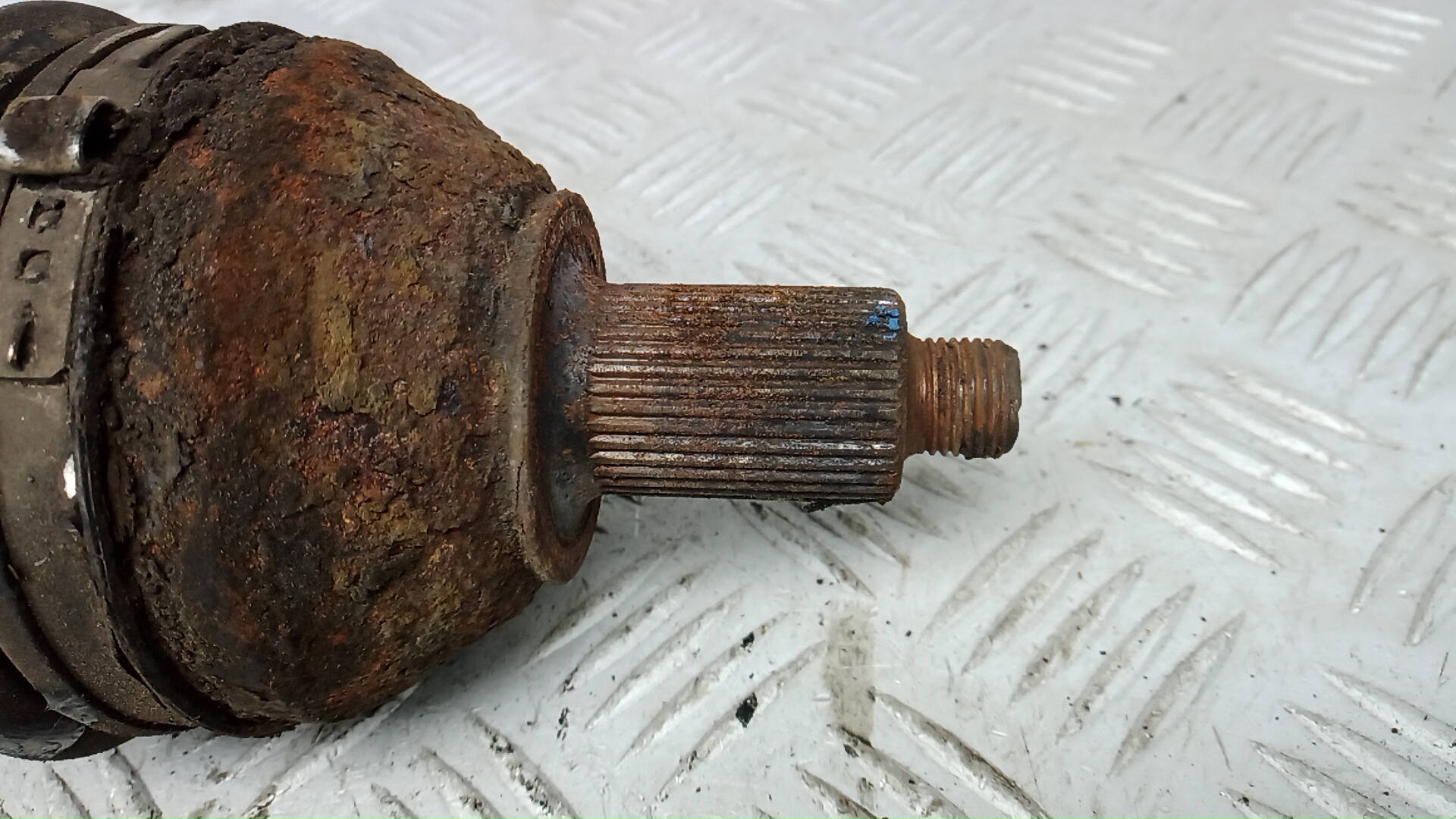 Полуось передняя левая