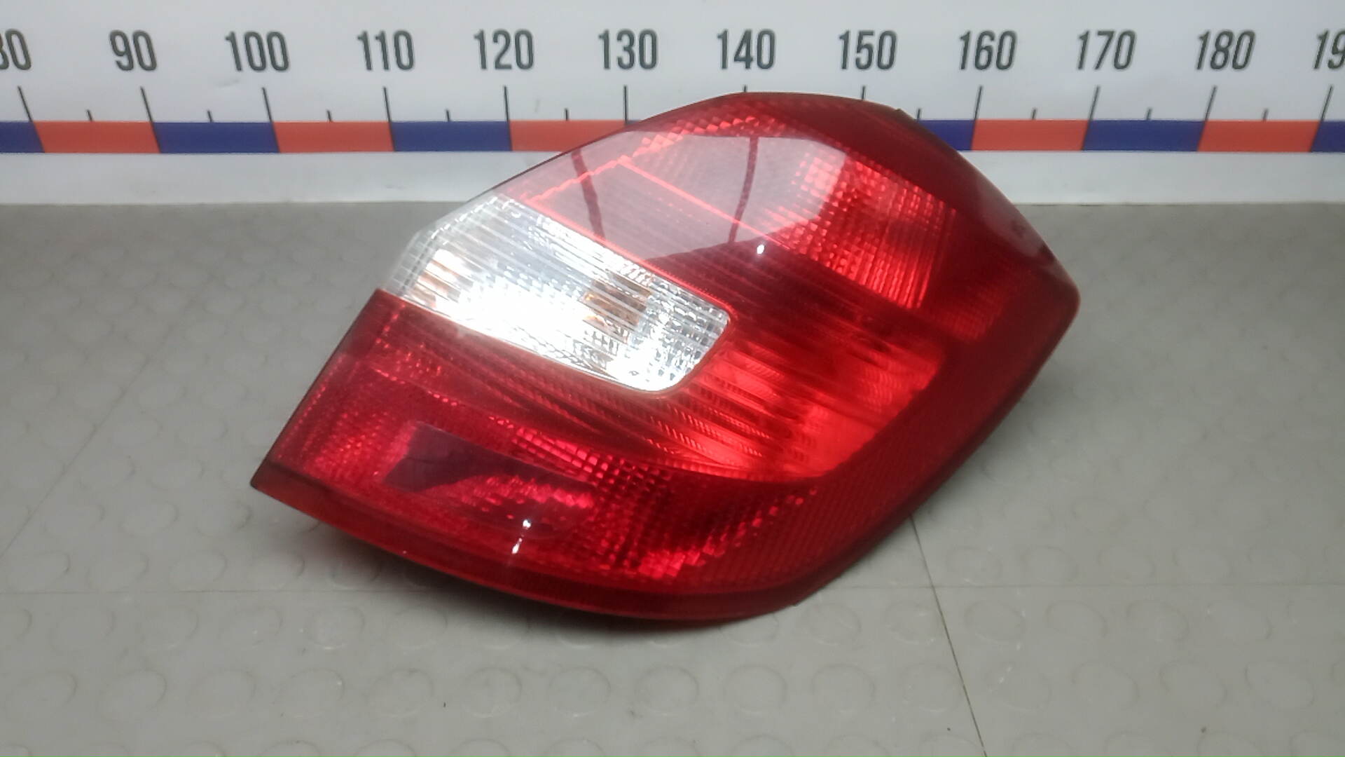 Фонарь задний правый