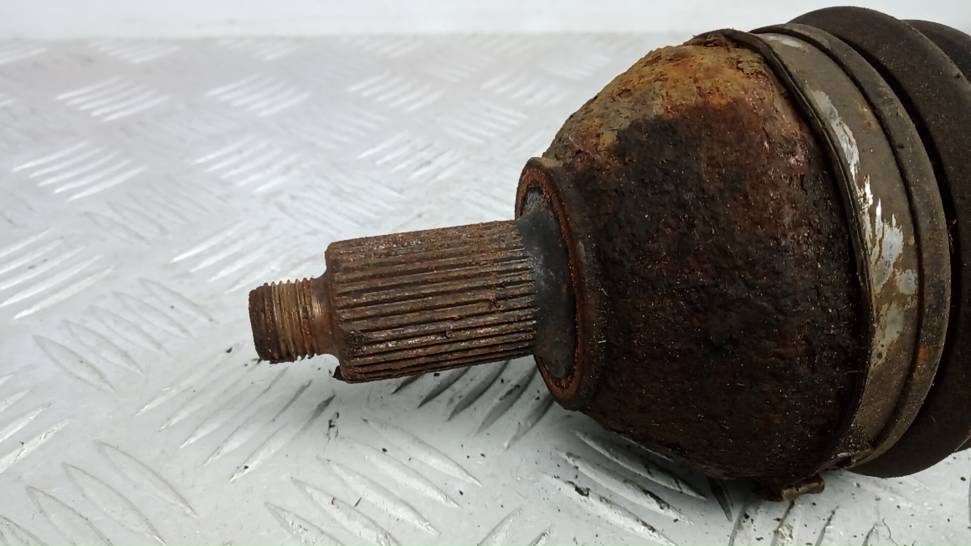 Полуось передняя правая