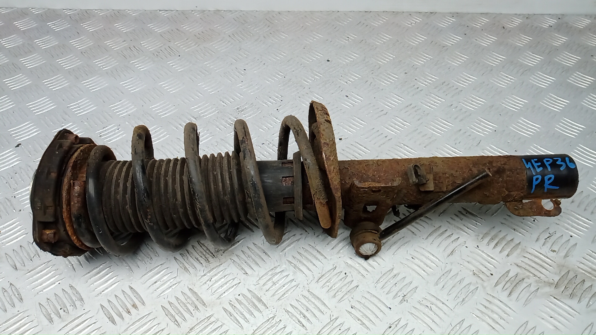 Амортизатор передний правый