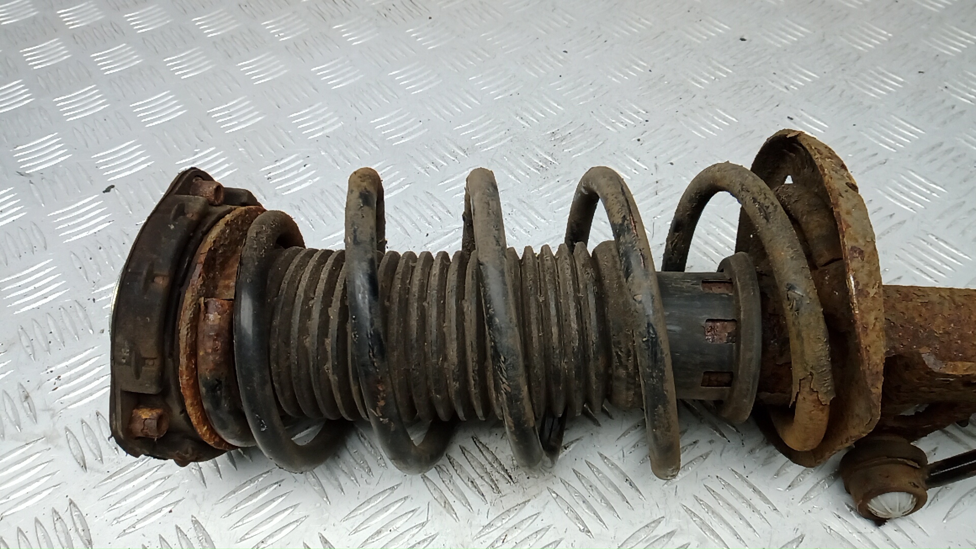 Амортизатор передний правый