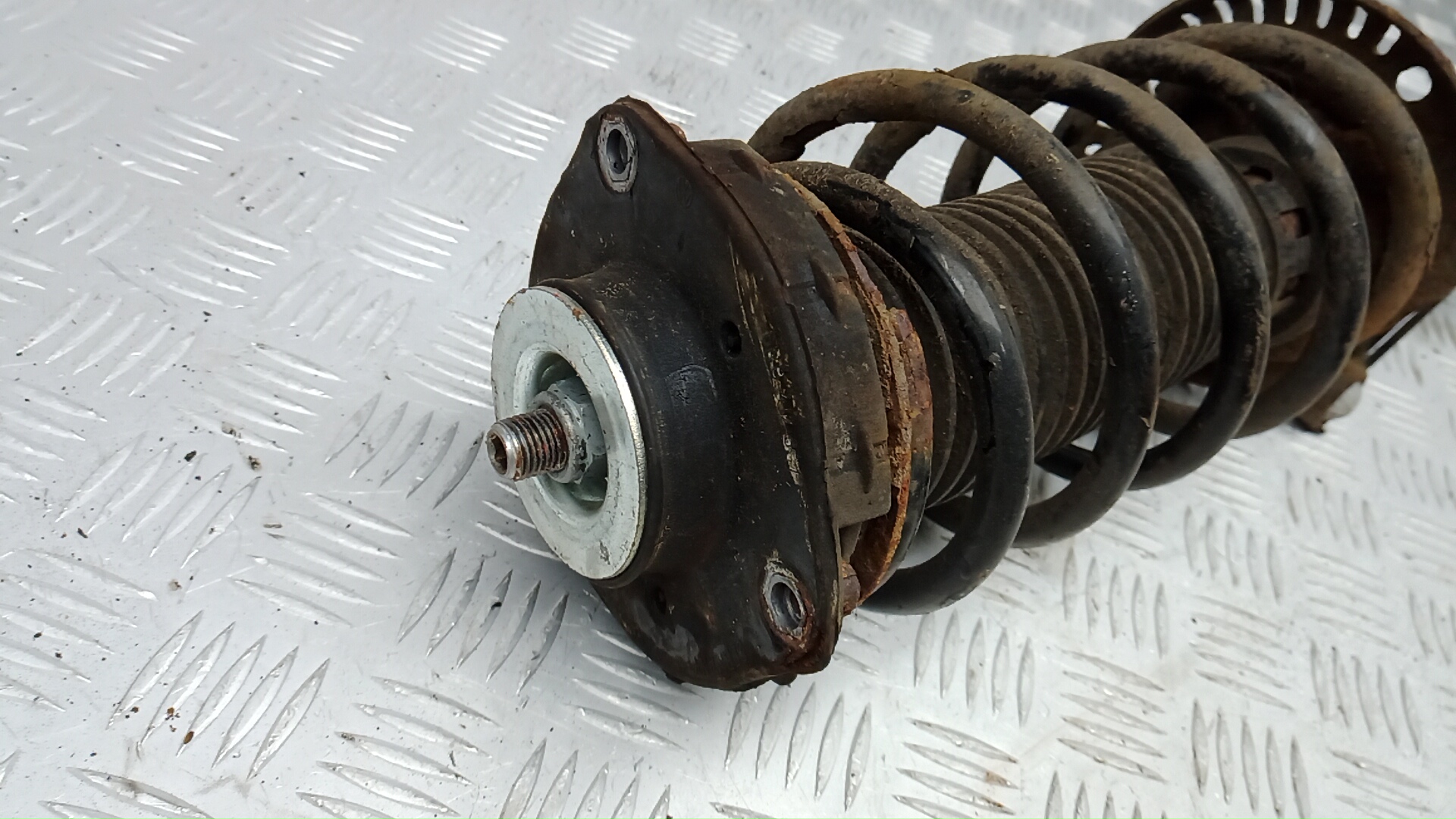 Амортизатор передний правый