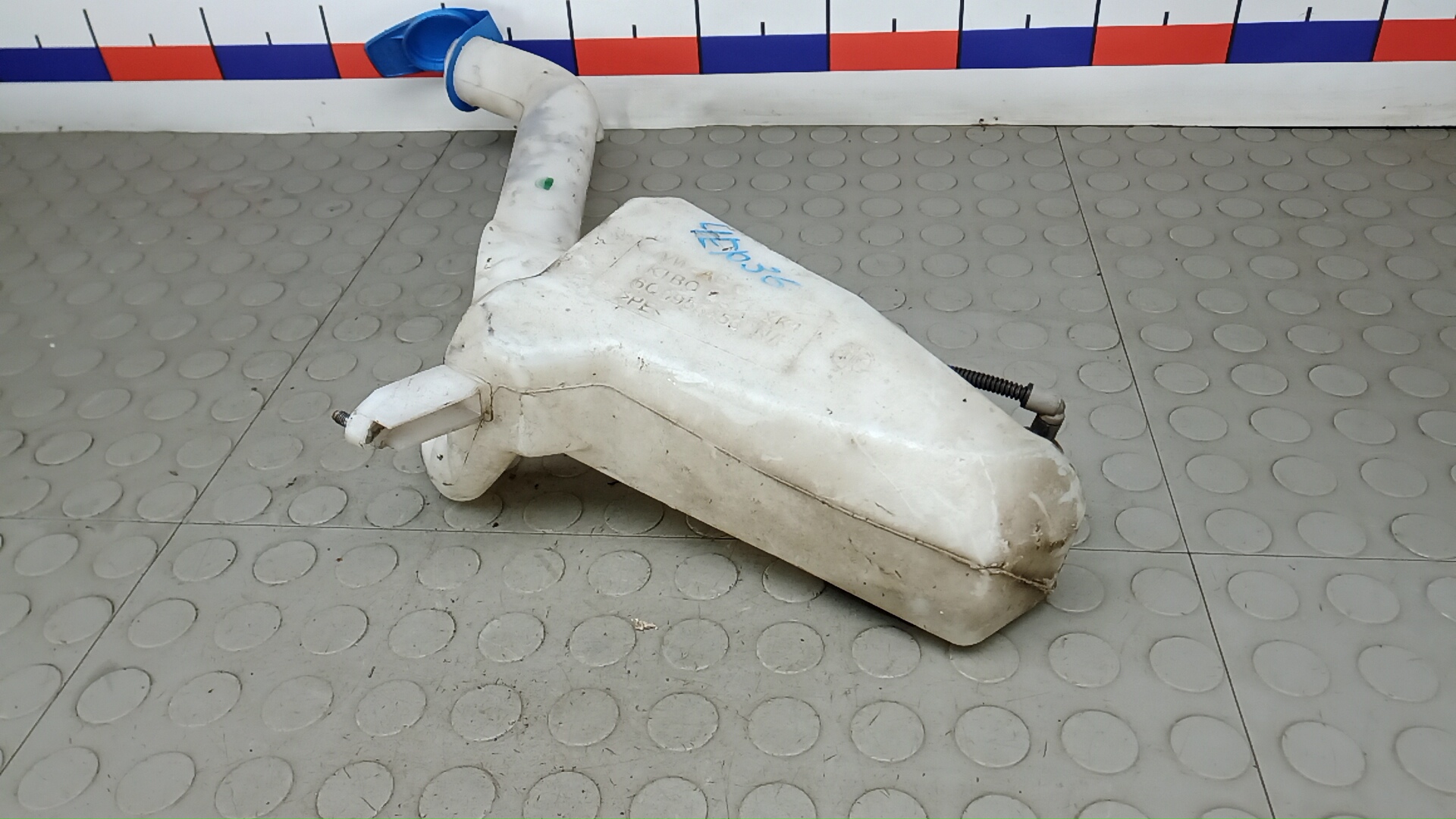 Бачок омывателя лобового стекла