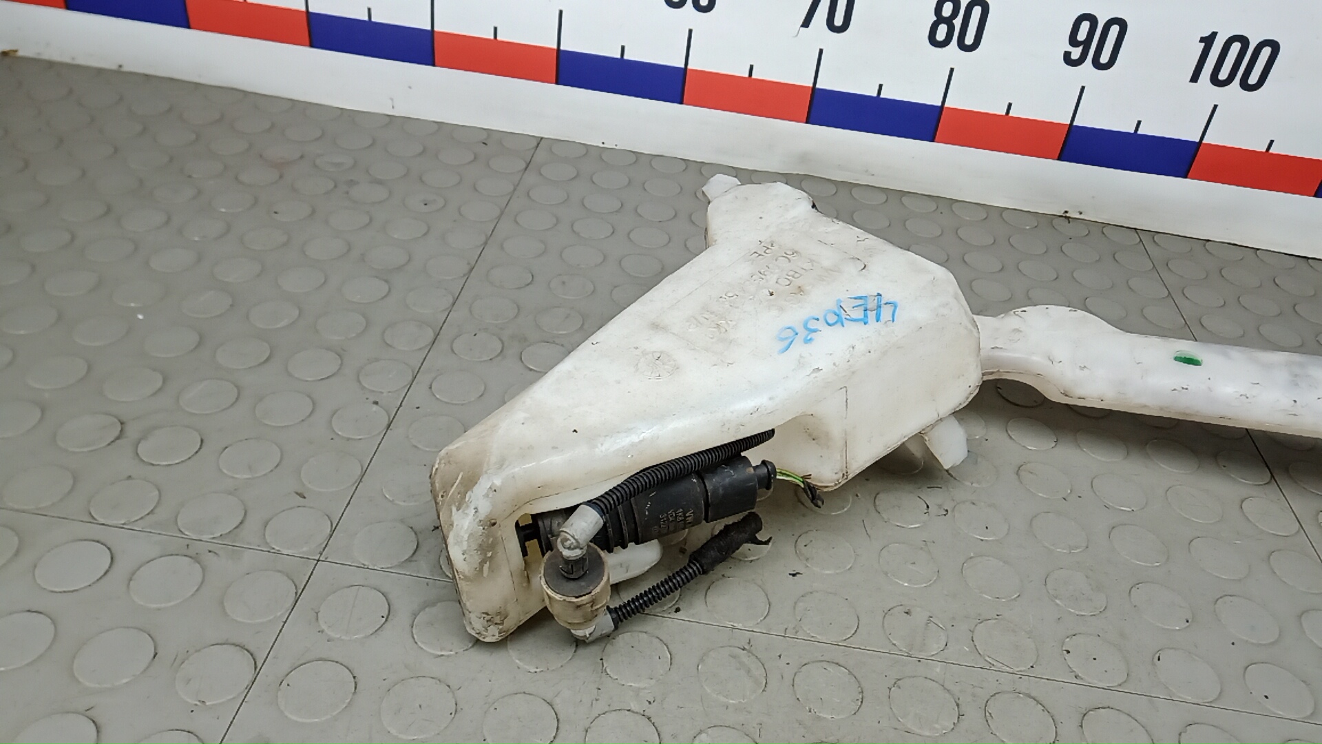 Бачок омывателя лобового стекла