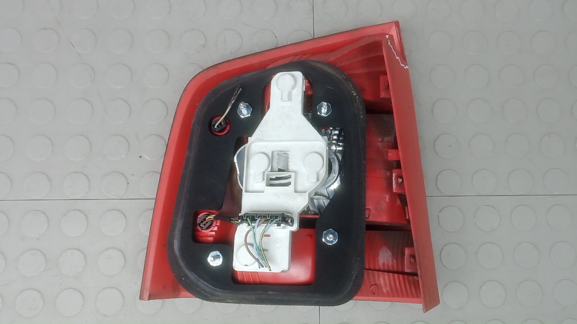 Фонарь задний правый