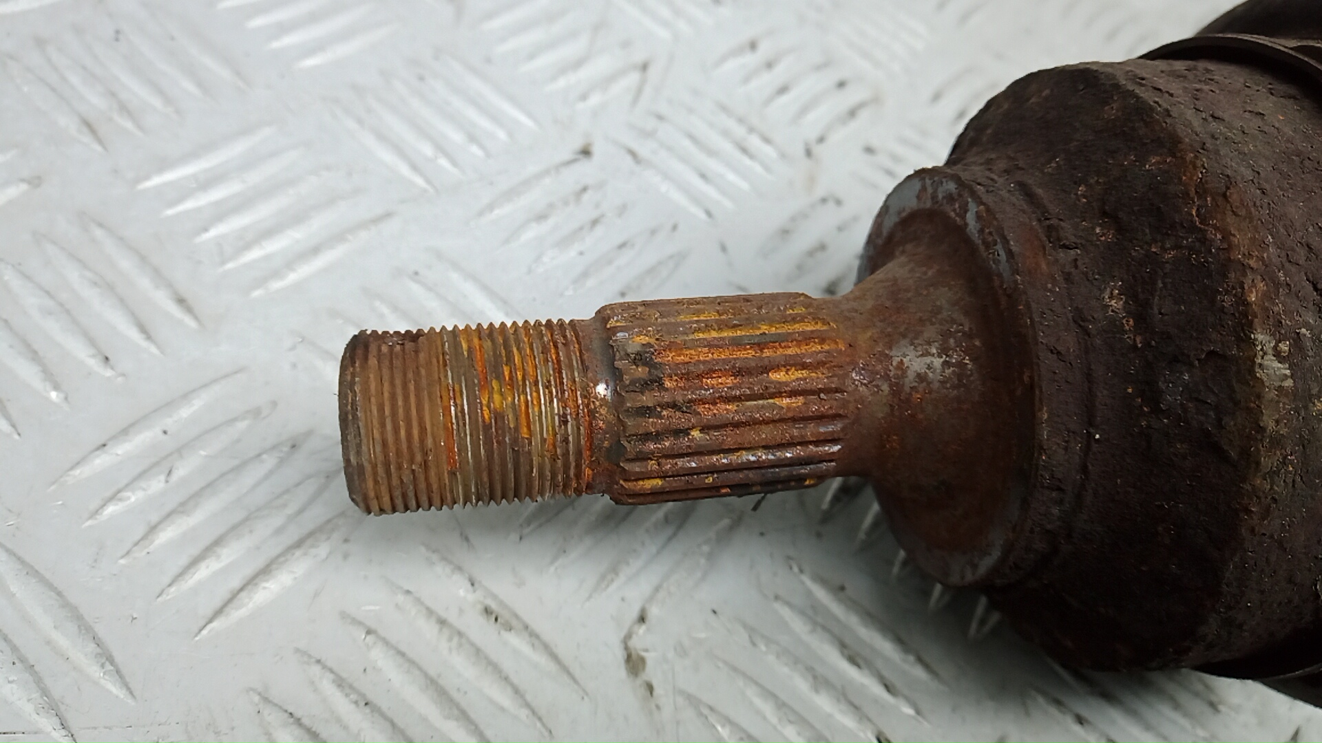 Полуось передняя левая