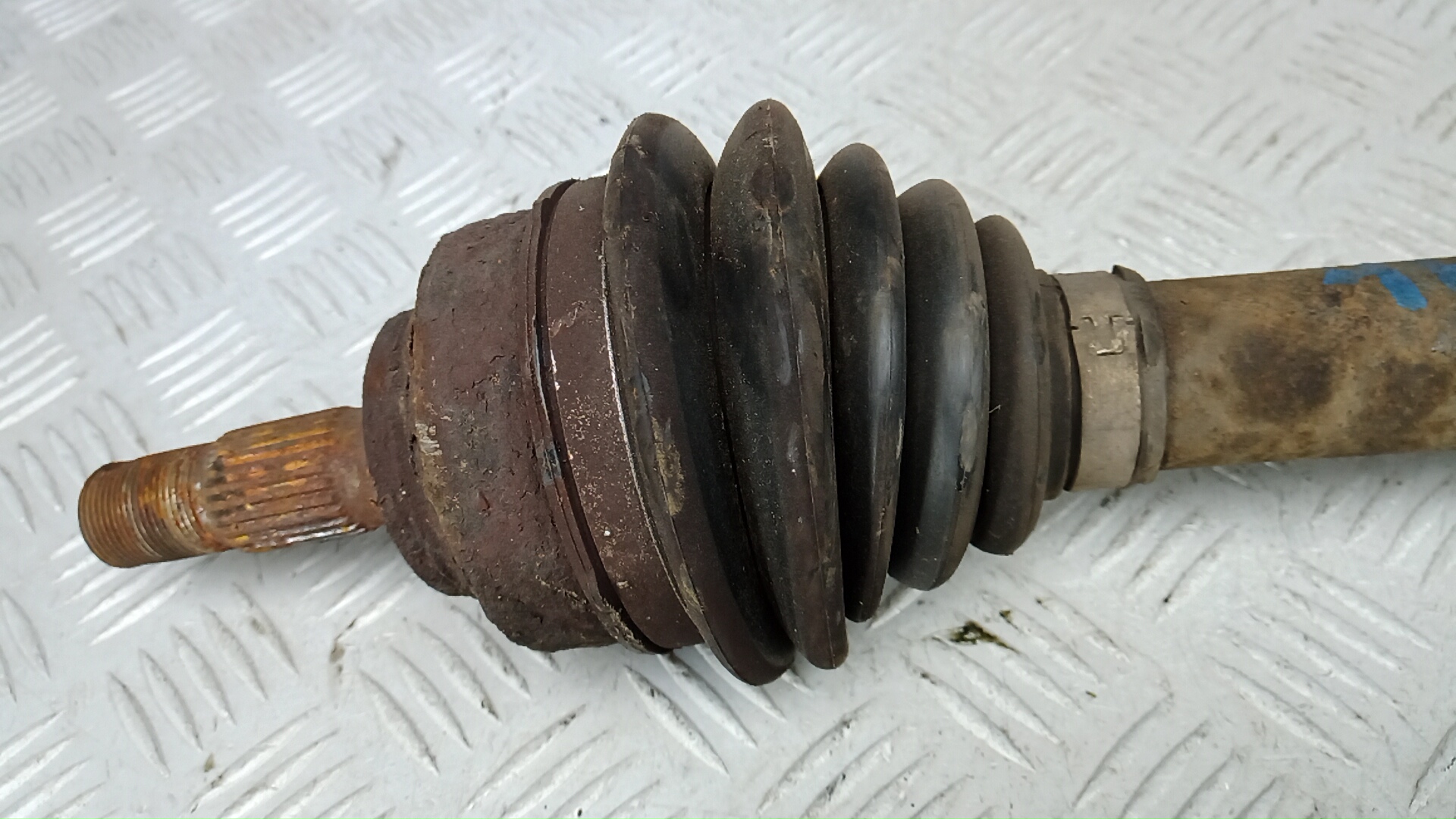 Полуось передняя левая