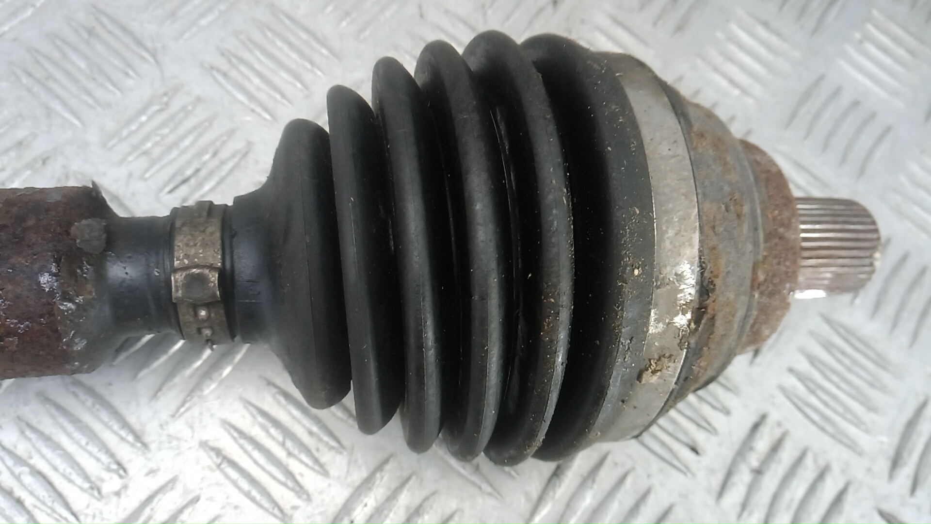 Полуось передняя правая