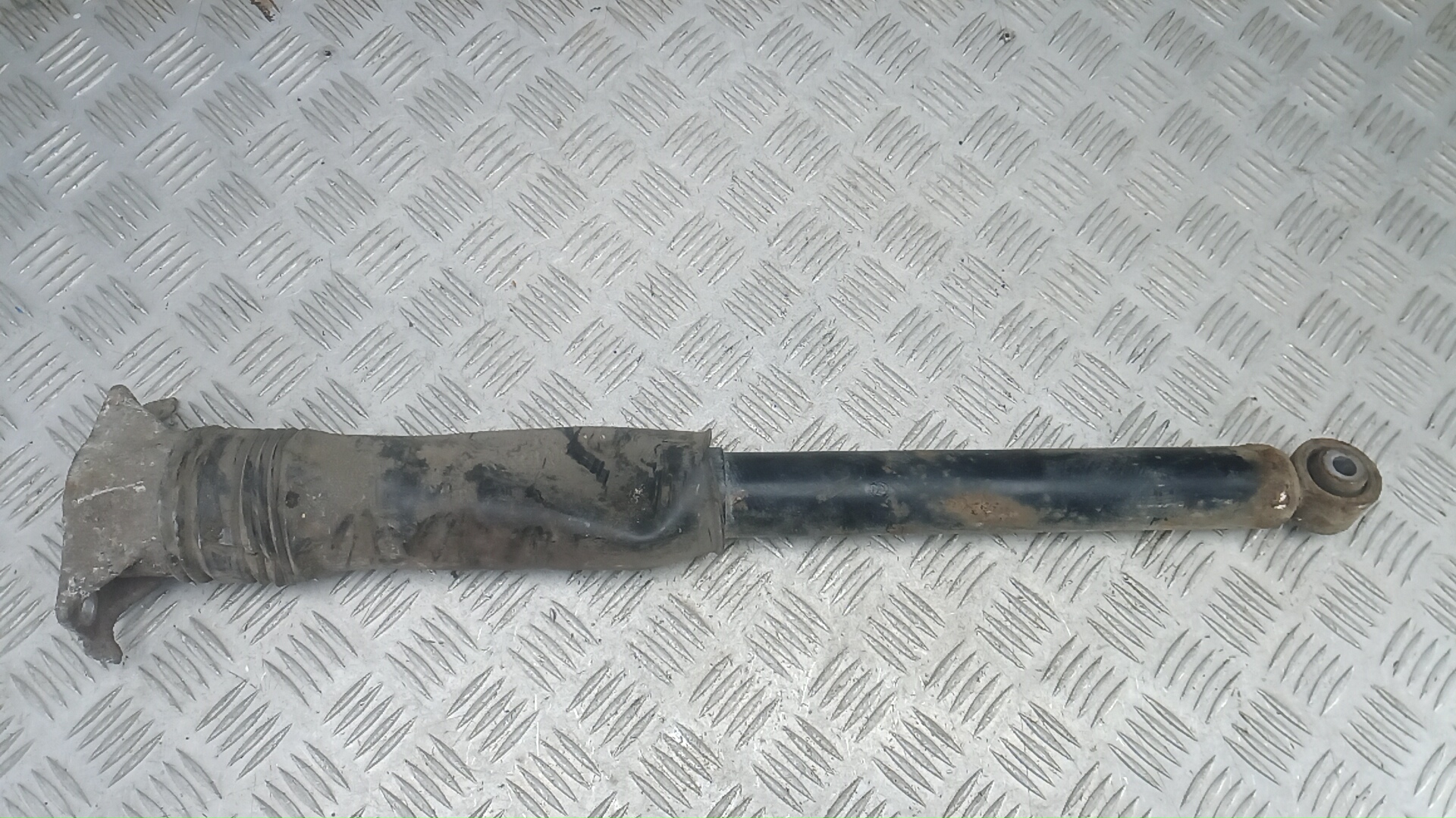 Амортизатор задний (стойка)
