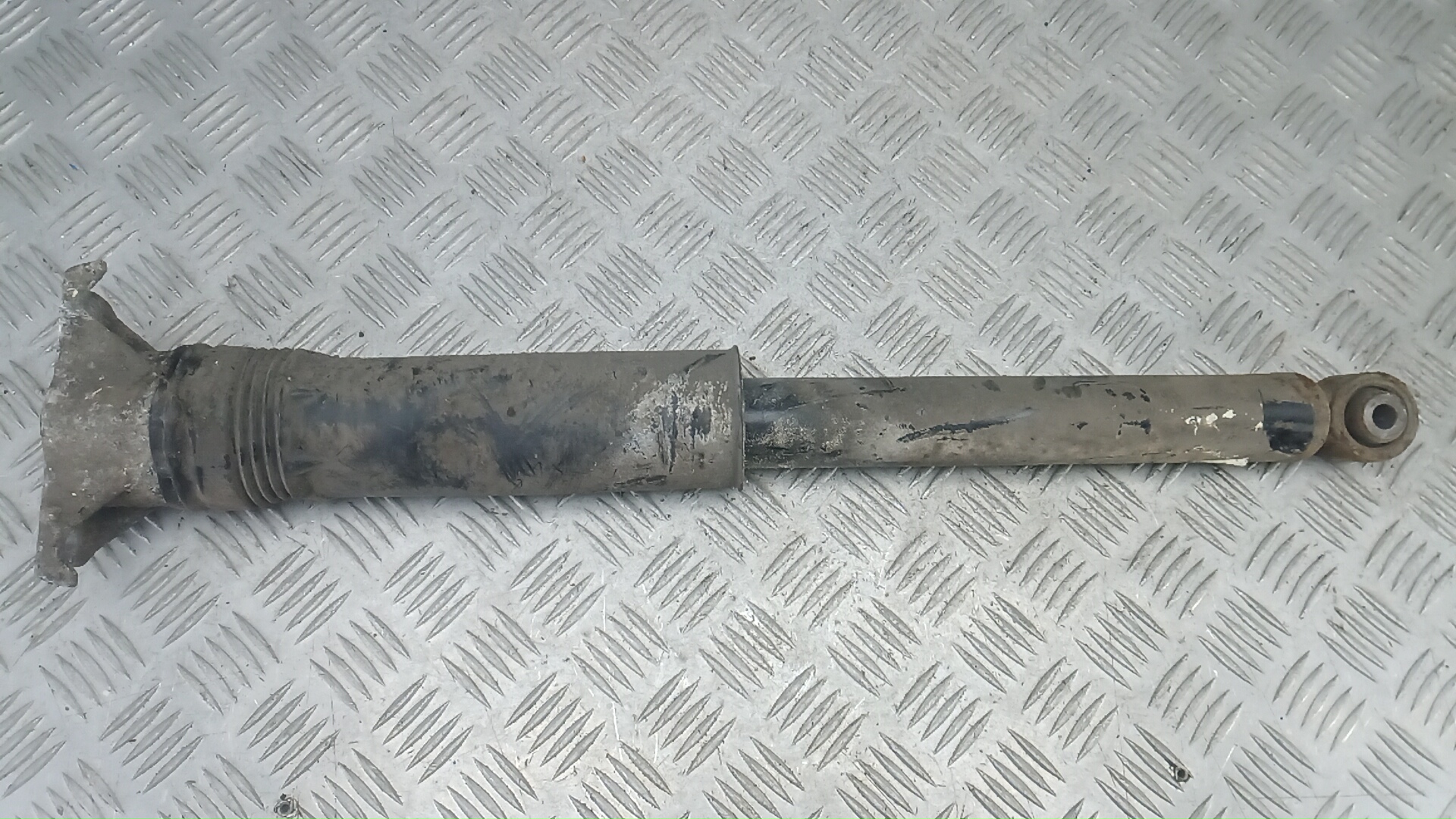 Амортизатор задний (стойка)