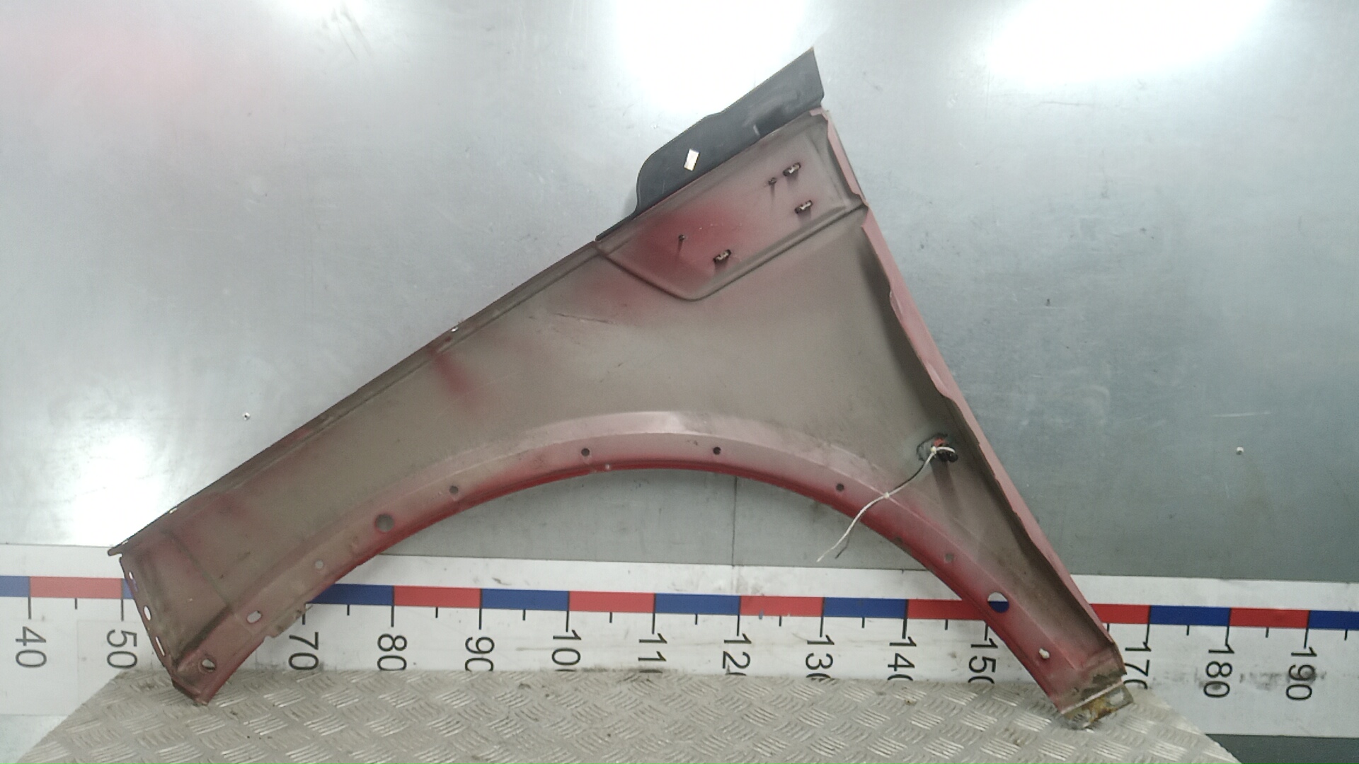 Крыло переднее правое