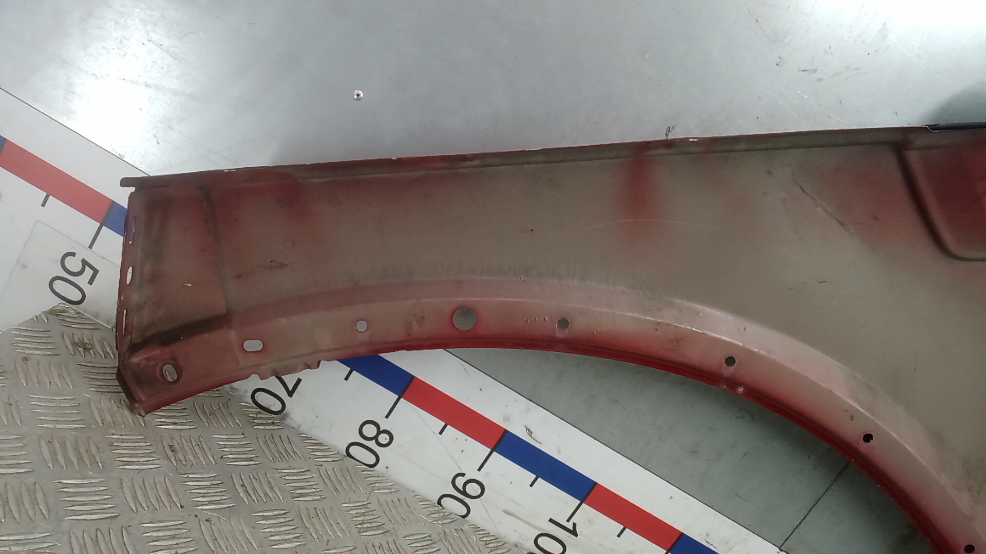 Крыло переднее правое