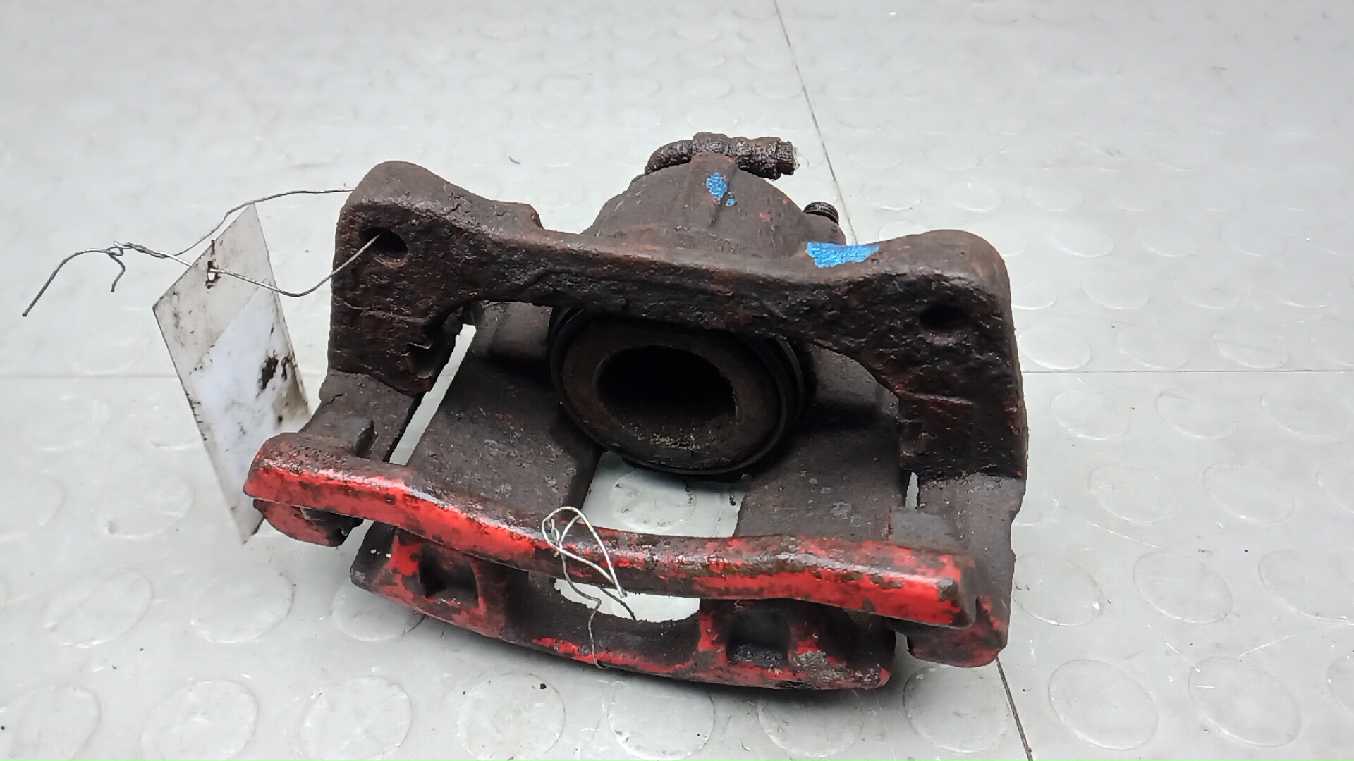 Суппорт передний левый