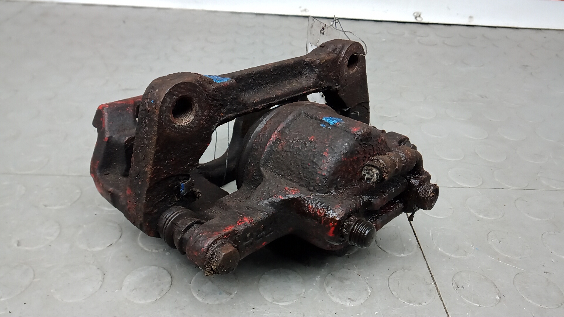 Суппорт передний левый