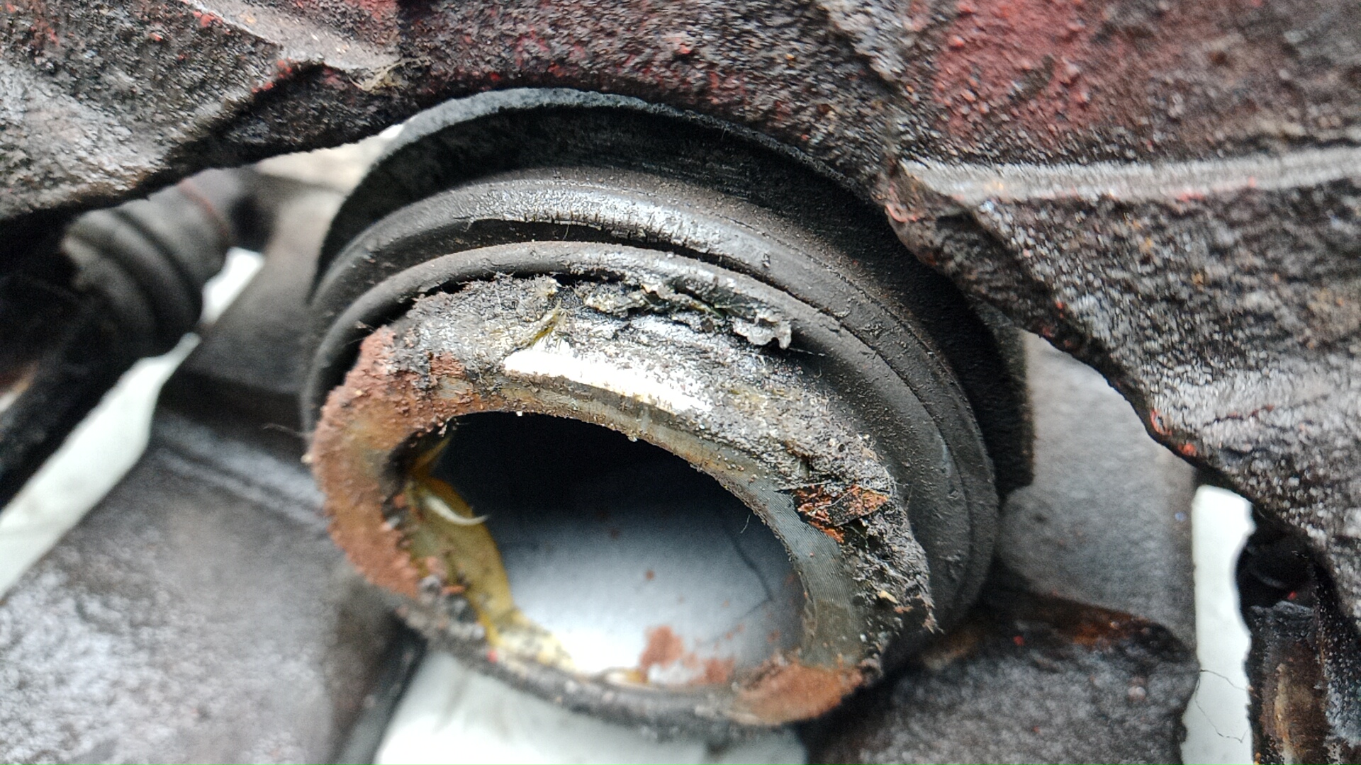 Суппорт задний левый