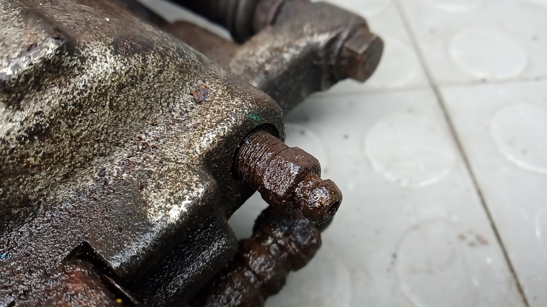 Суппорт задний левый