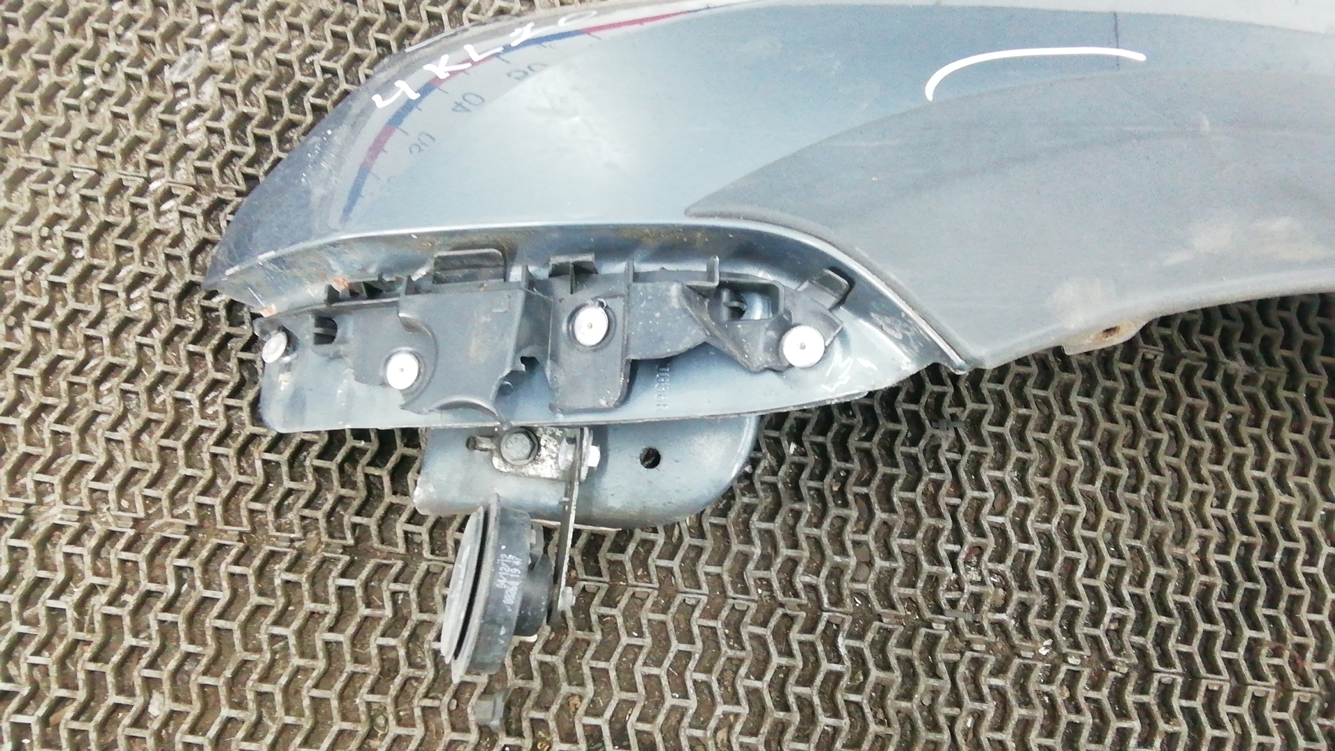 Крыло переднее левое