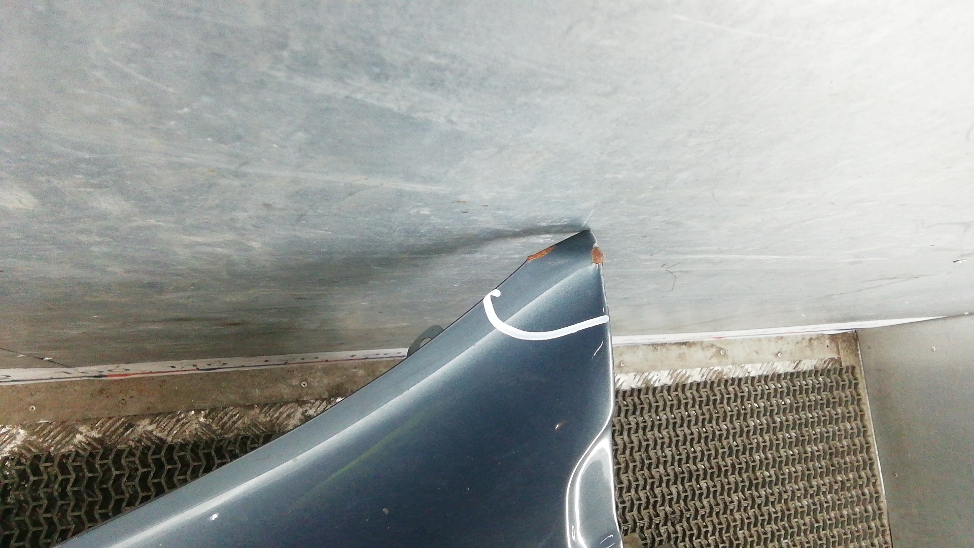 Крыло переднее левое