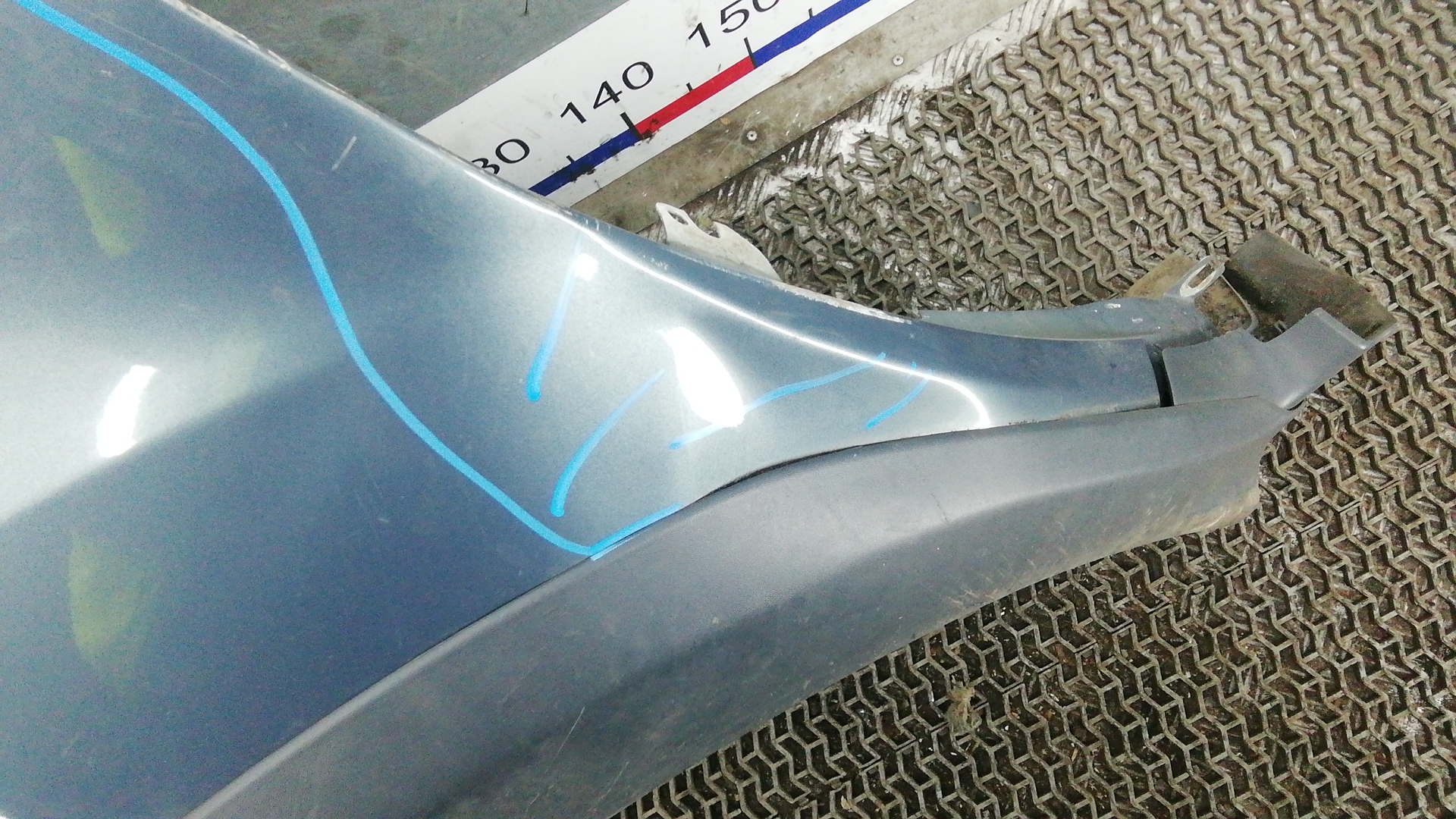 Крыло переднее левое