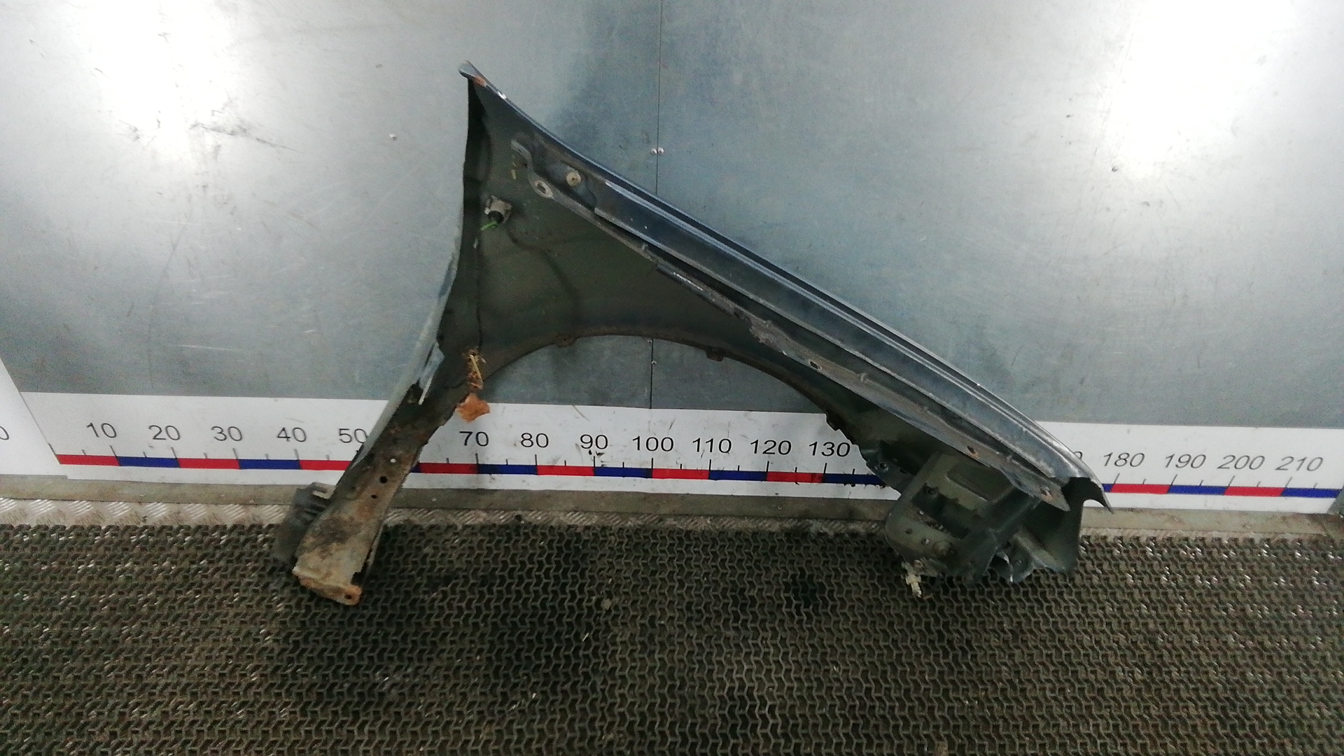 Крыло переднее левое