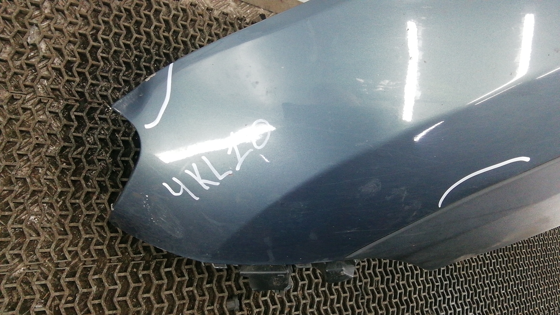 Крыло переднее левое