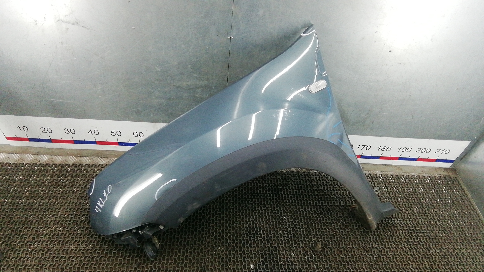 Крыло переднее левое