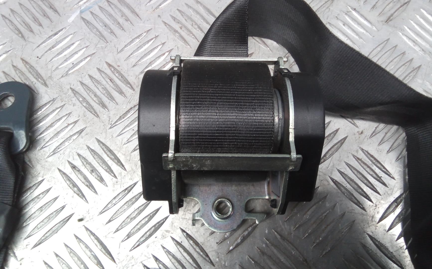 Ремень безопасности с пиропатроном