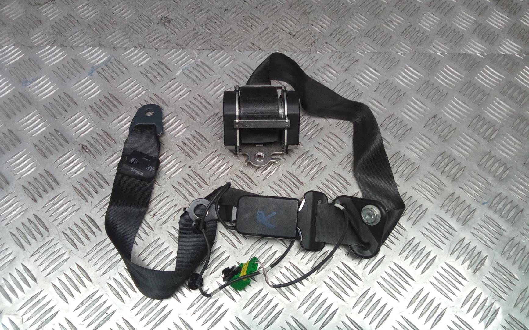 Ремень безопасности с пиропатроном