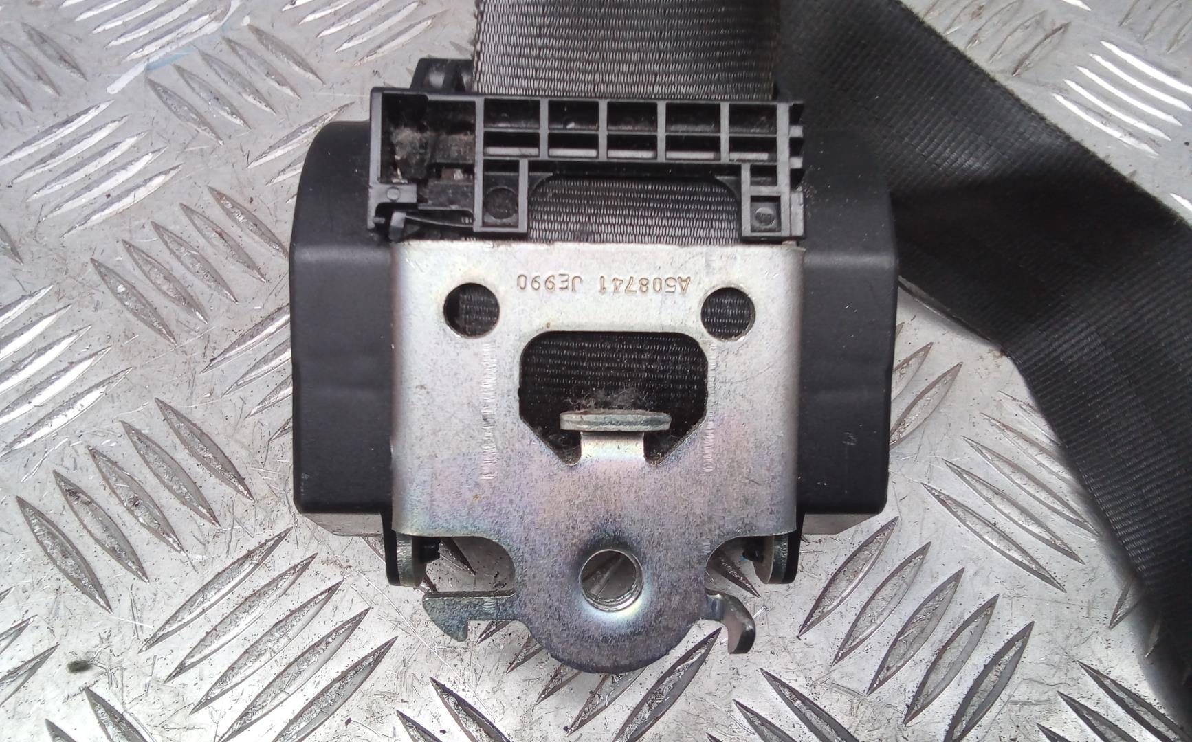 Ремень безопасности с пиропатроном