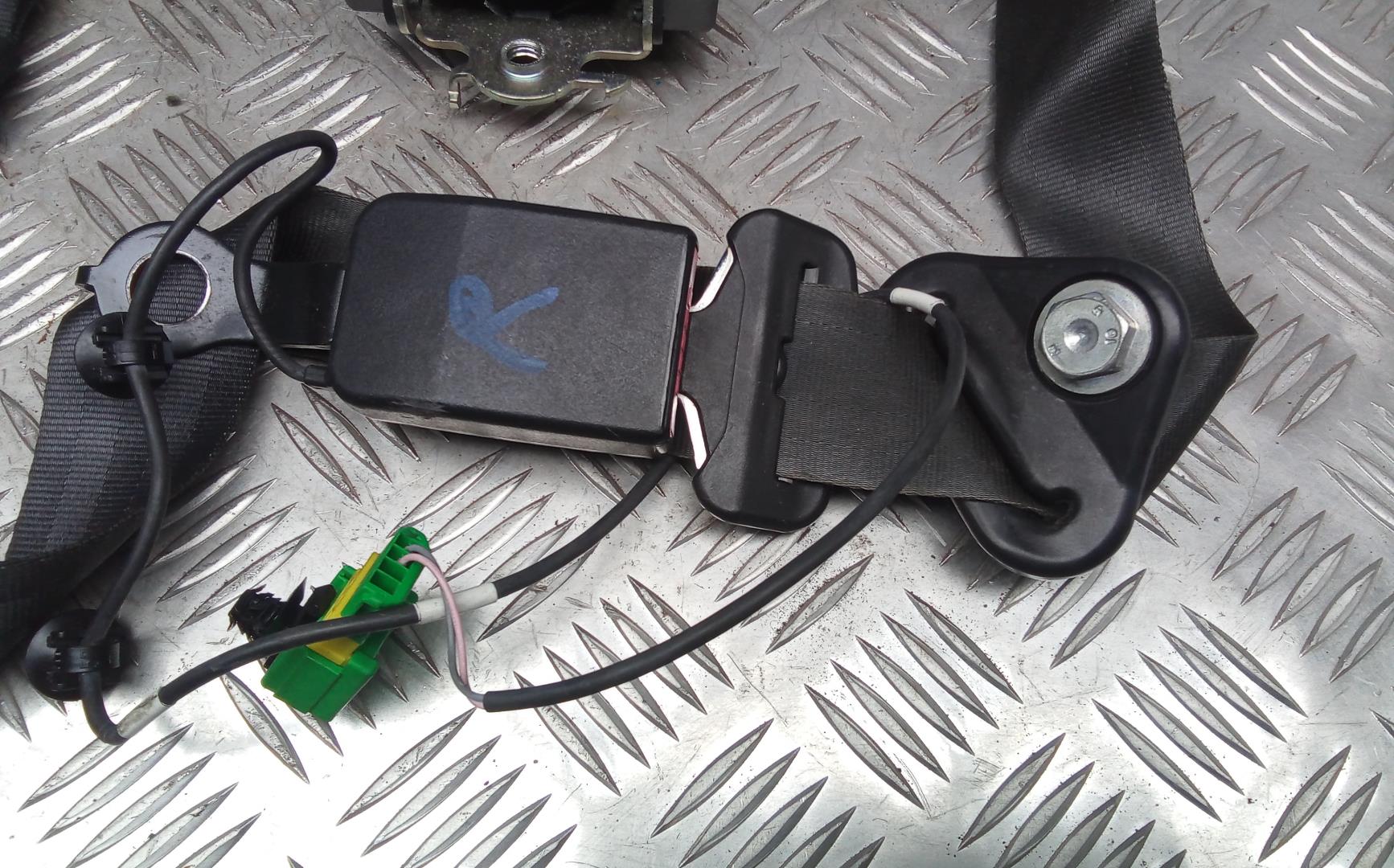 Ремень безопасности с пиропатроном