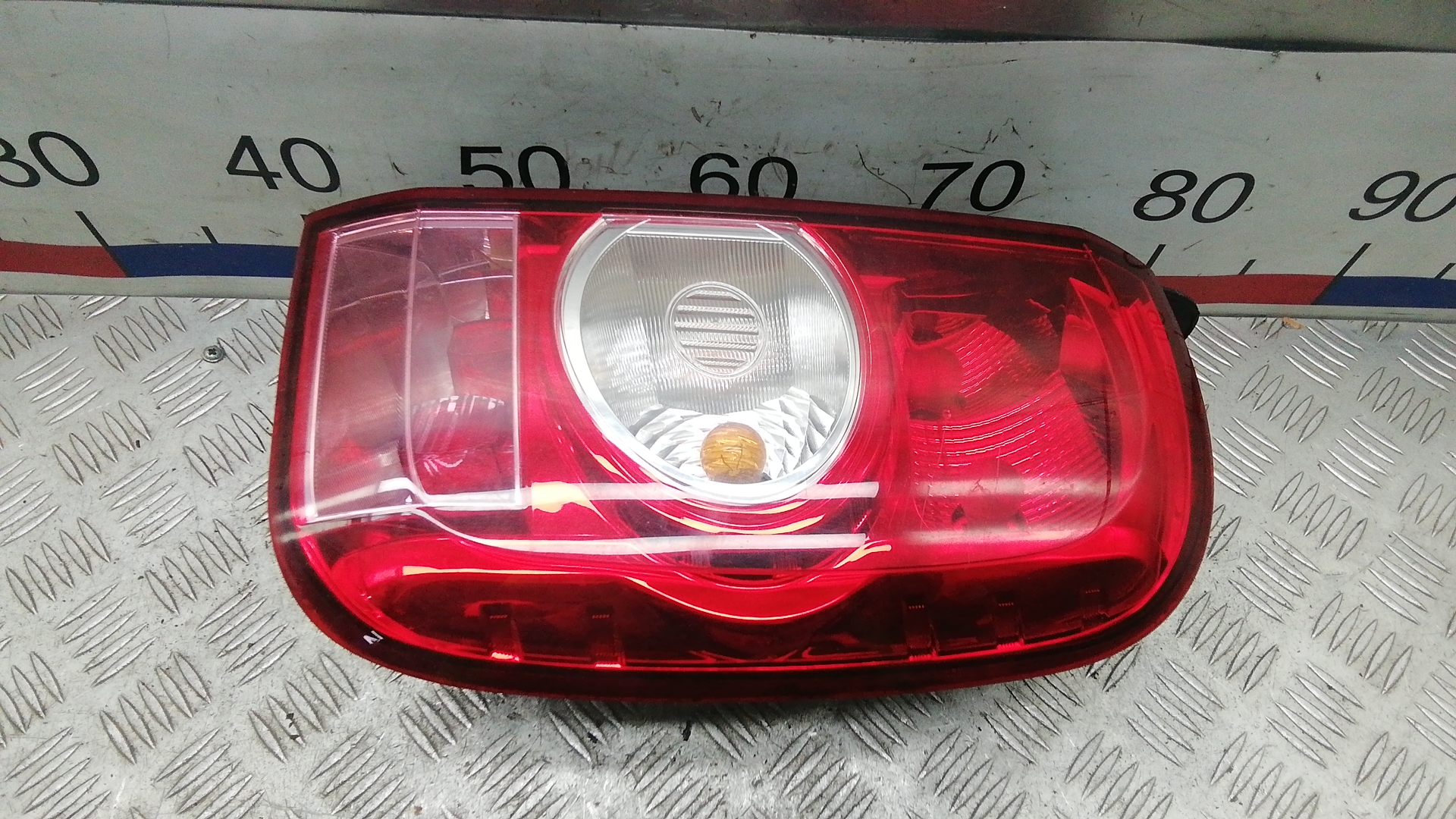 Фонарь задний правый