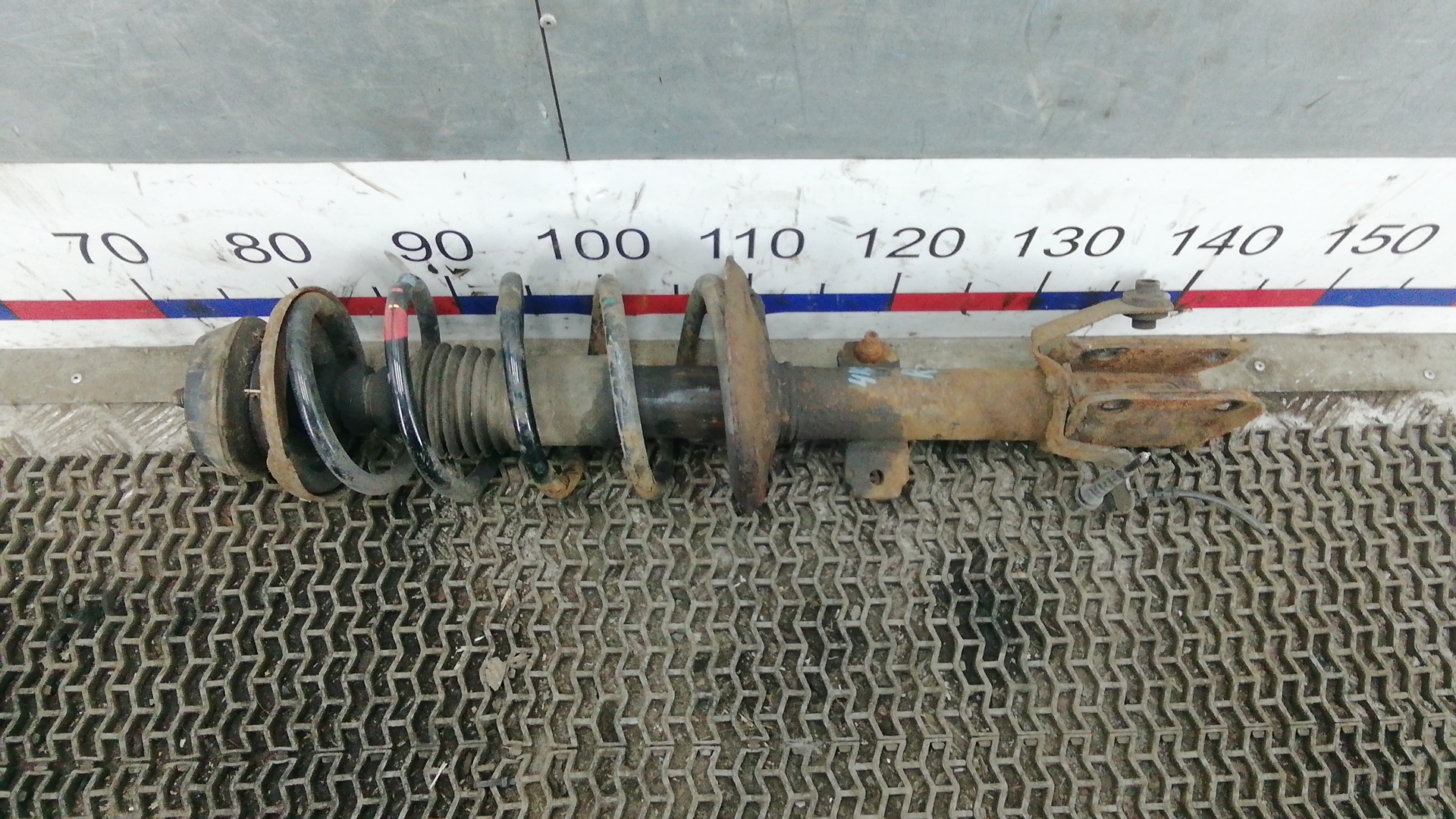 Амортизатор передний правый