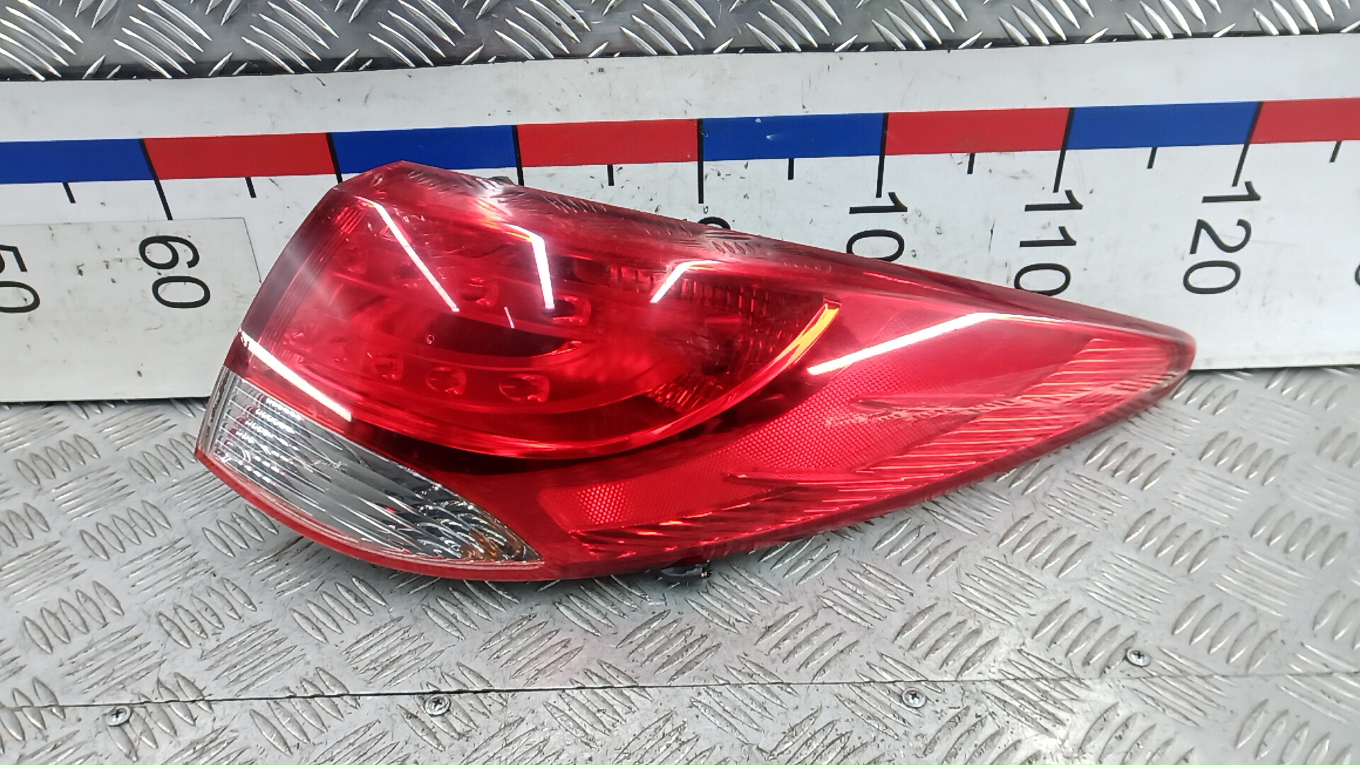 Фонарь задний правый