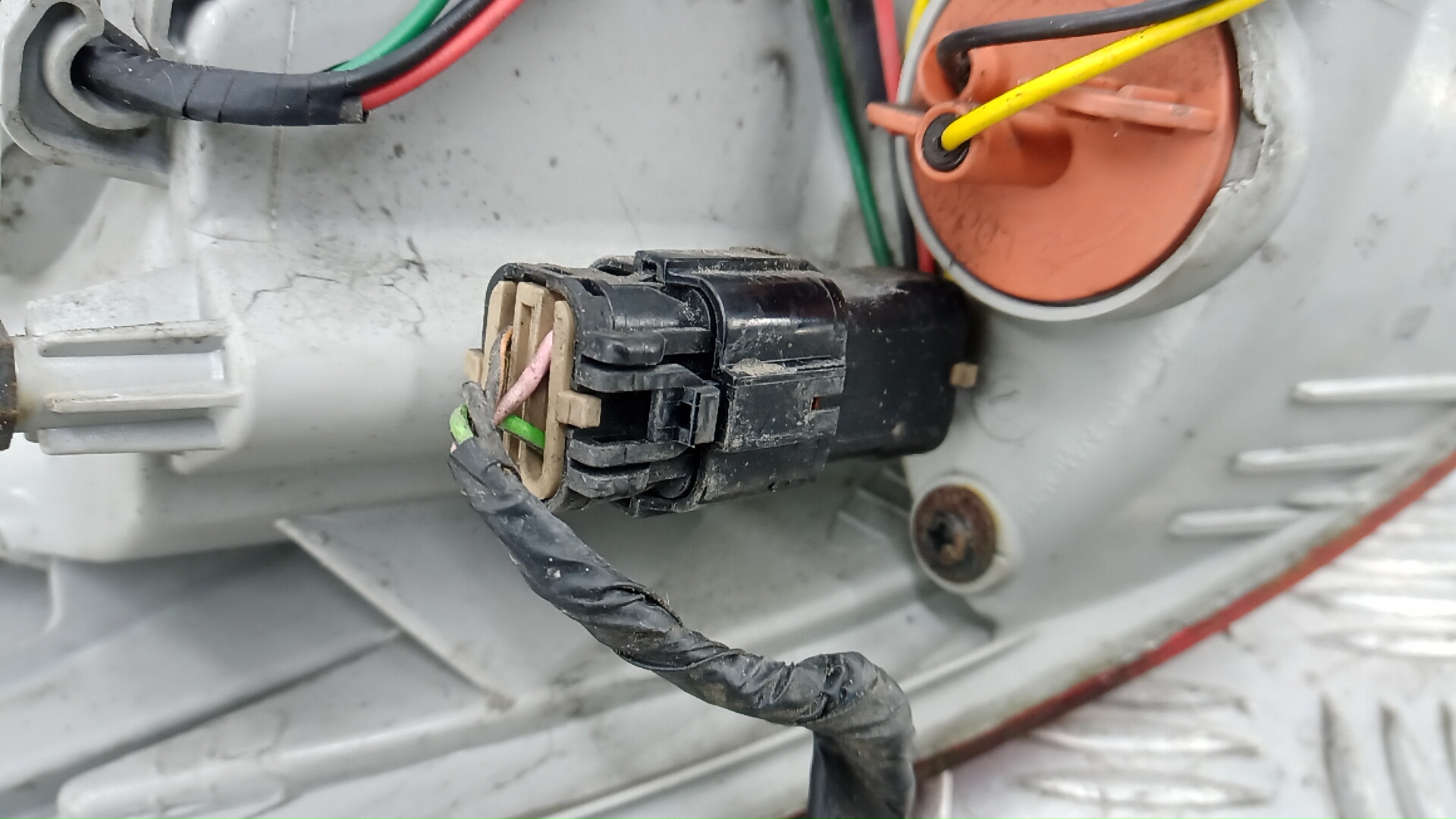 Фонарь задний правый