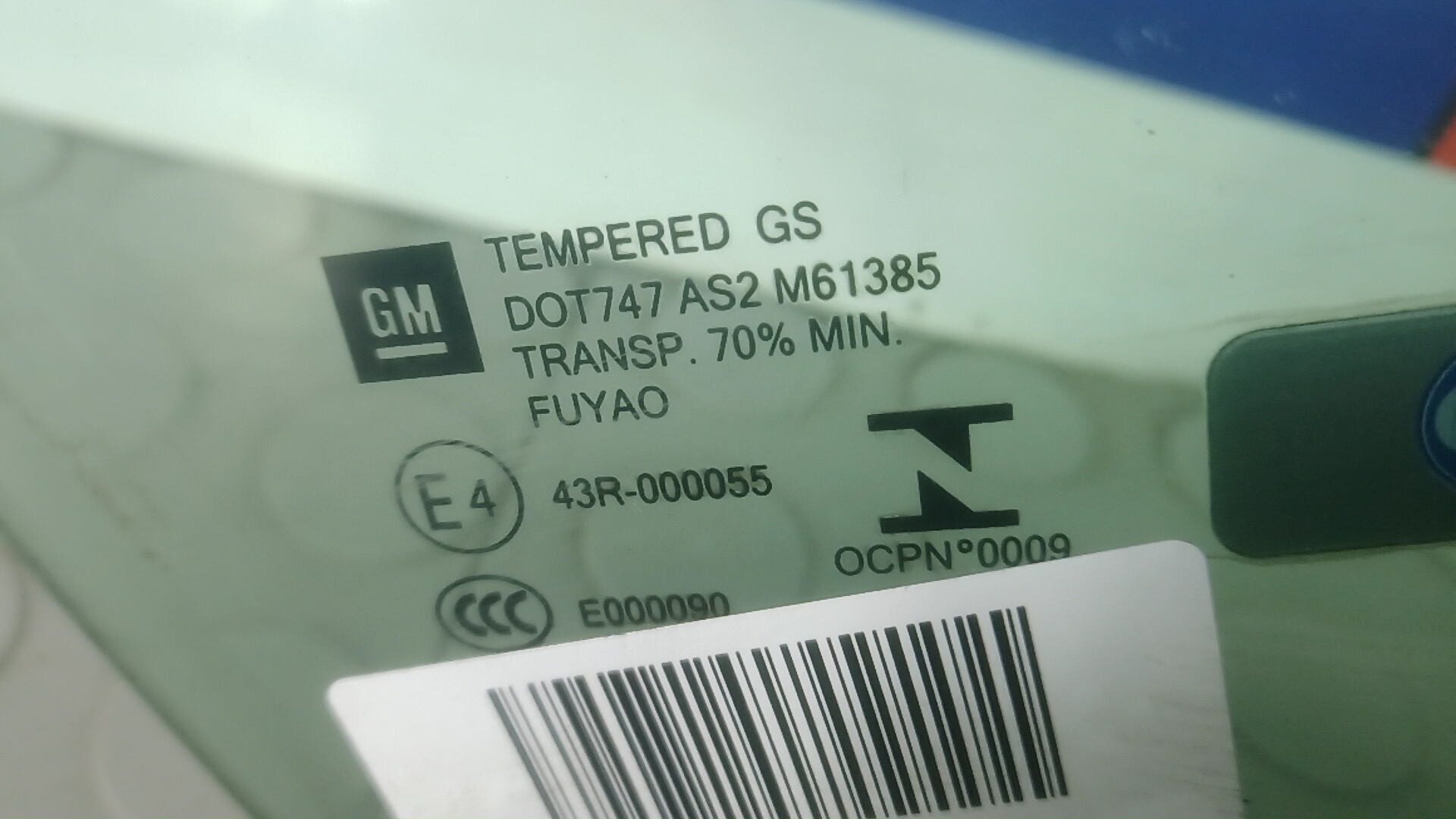 Стекло двери передней правой