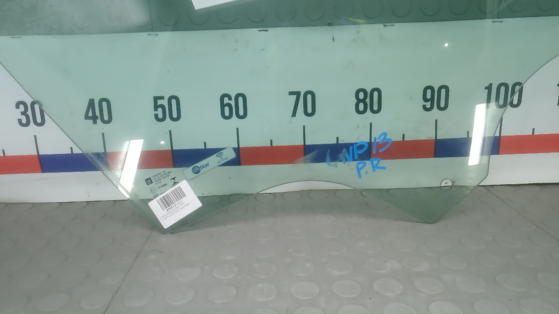 Стекло двери передней правой