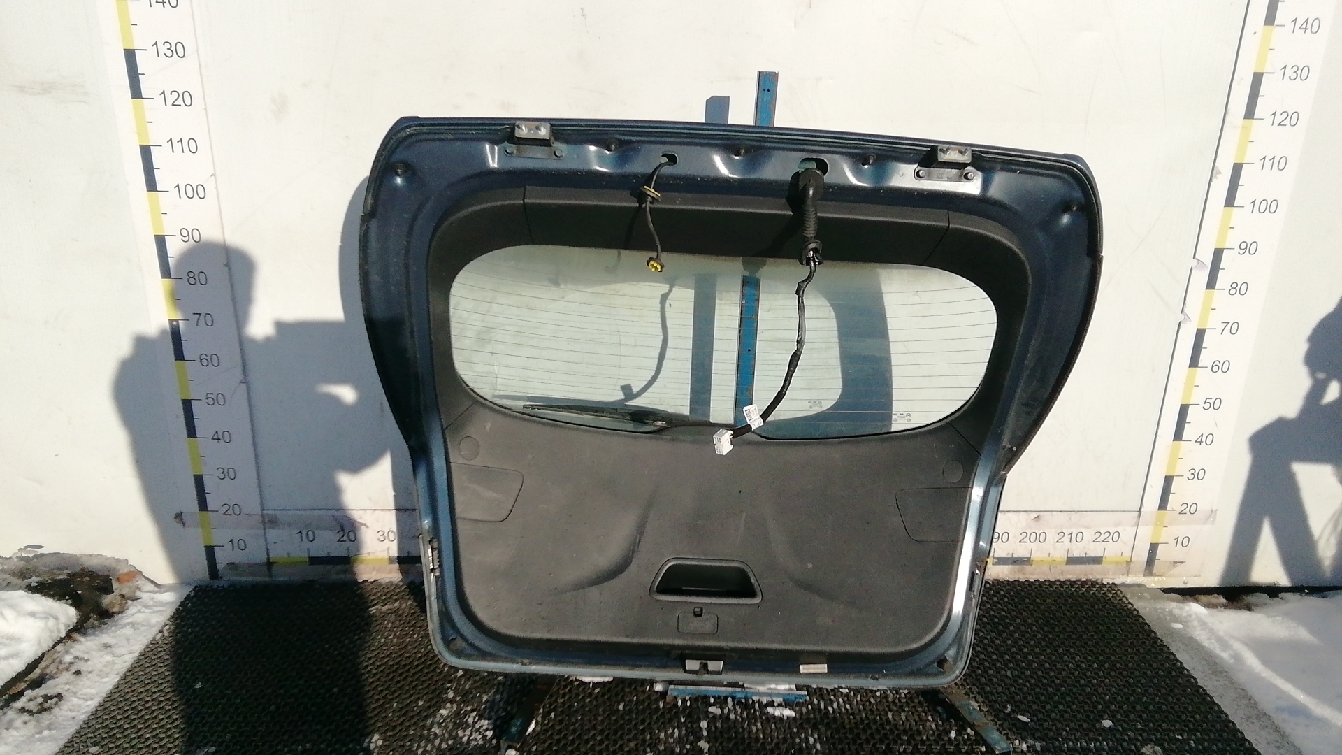 Дверь багажника