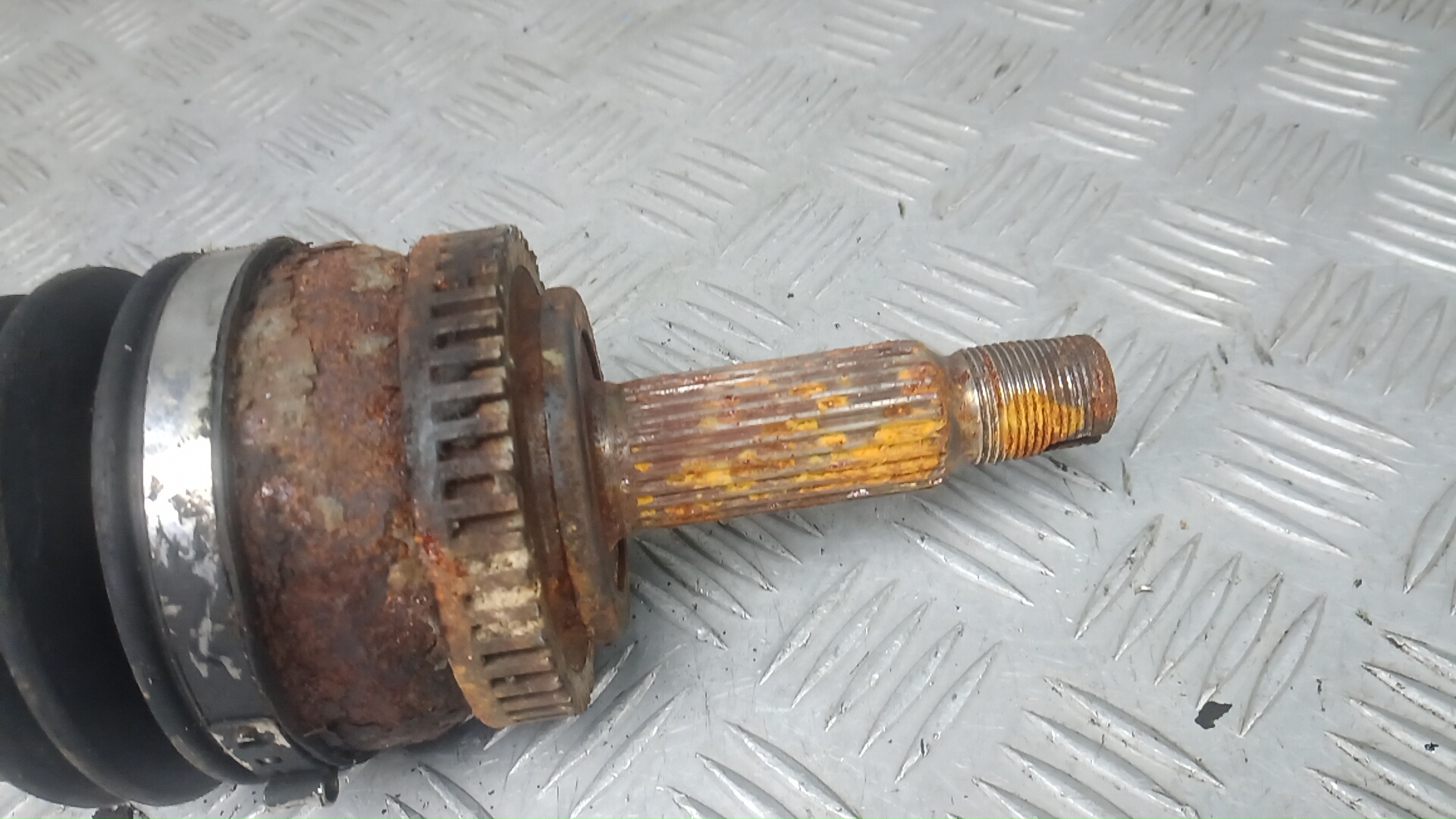 Полуось передняя левая