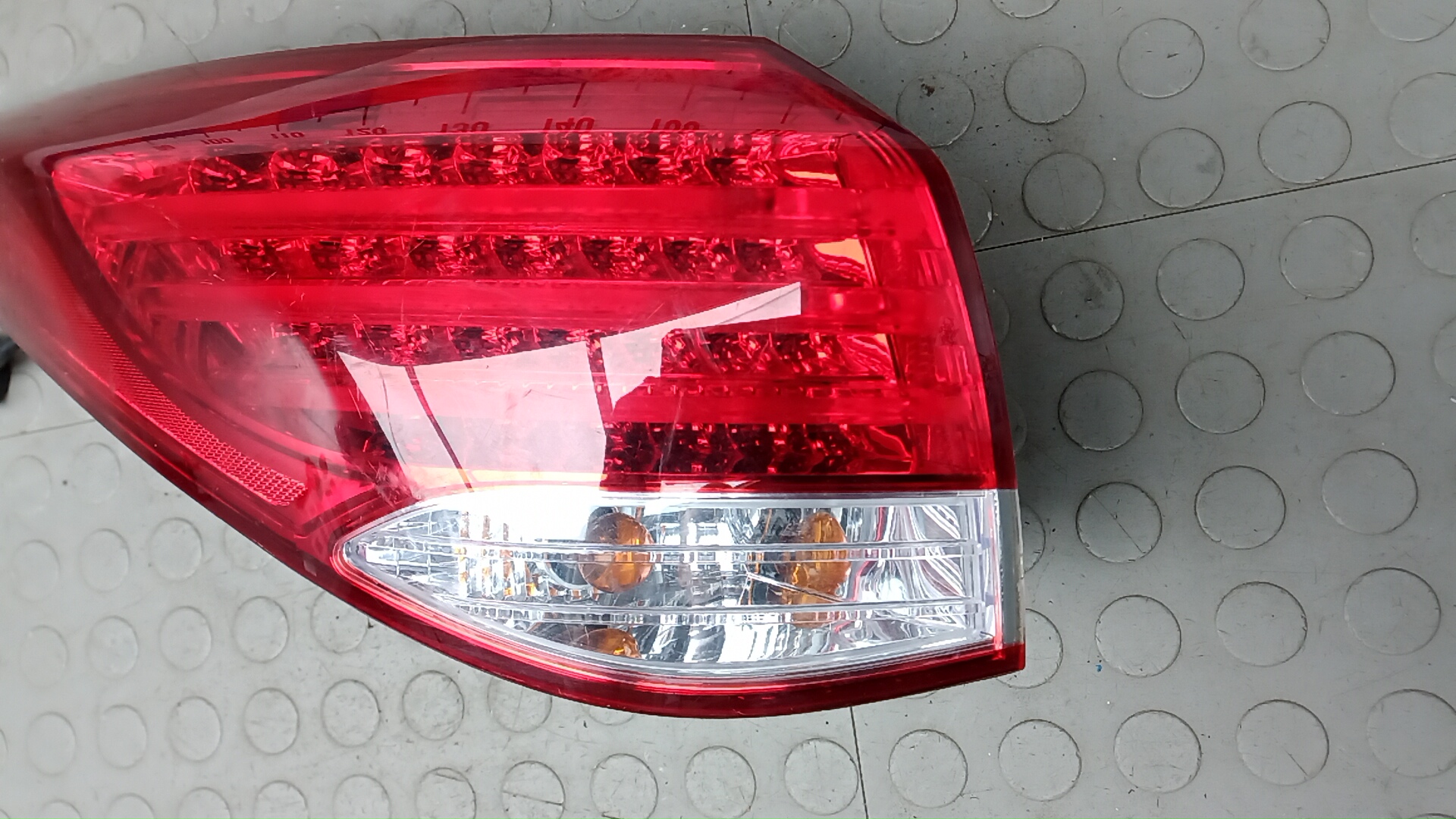 Фонарь задний левый