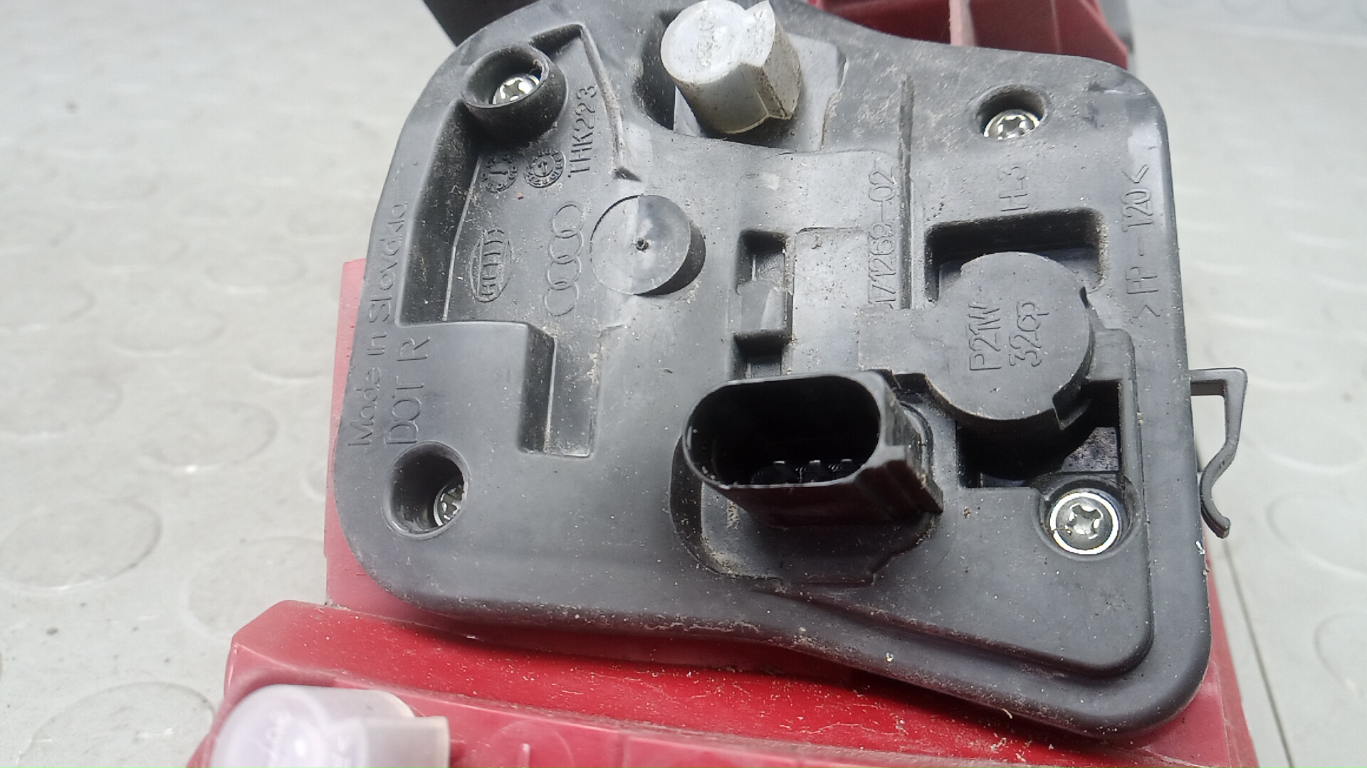 Фонарь задний правый