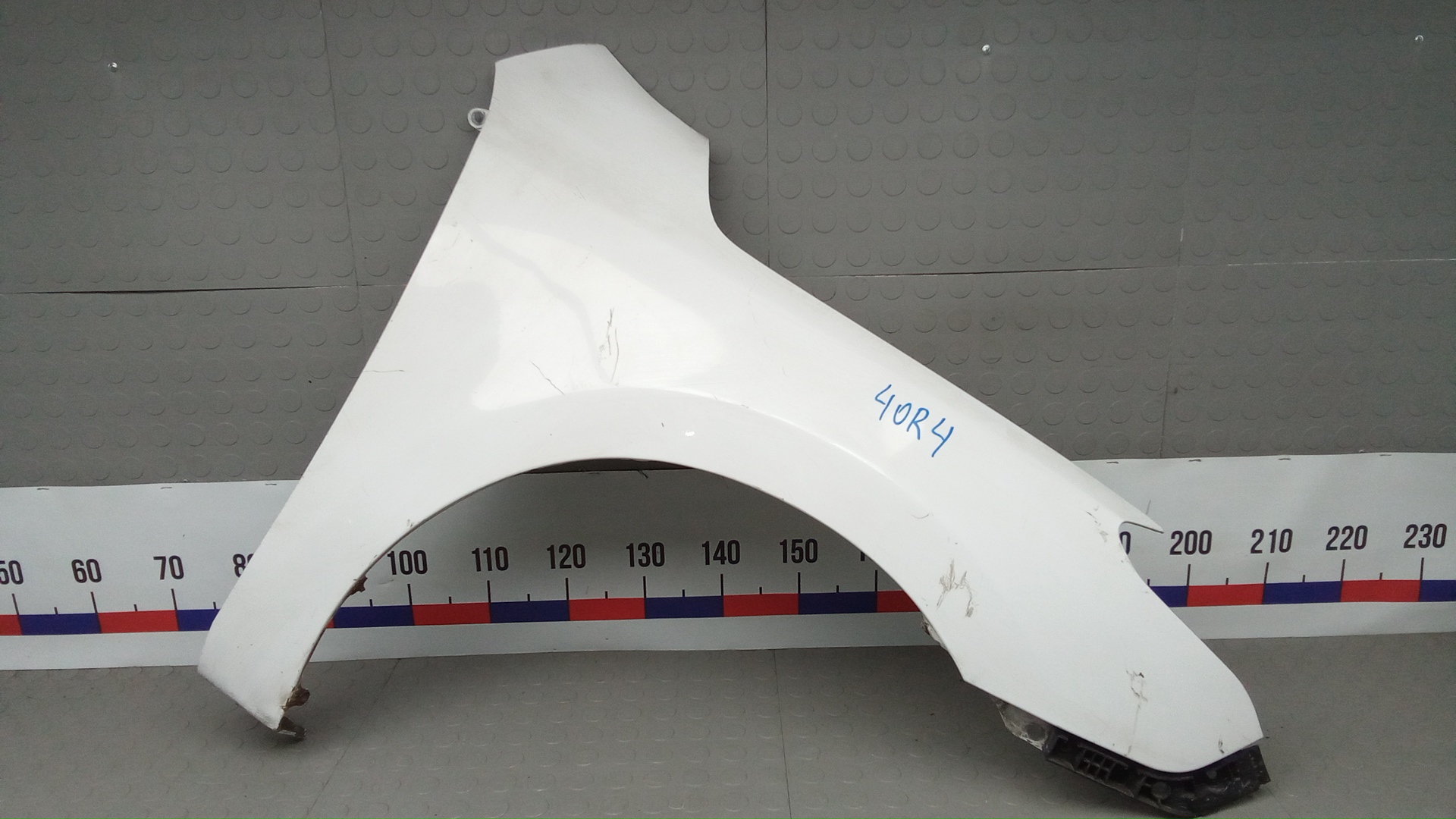 Крыло переднее правое