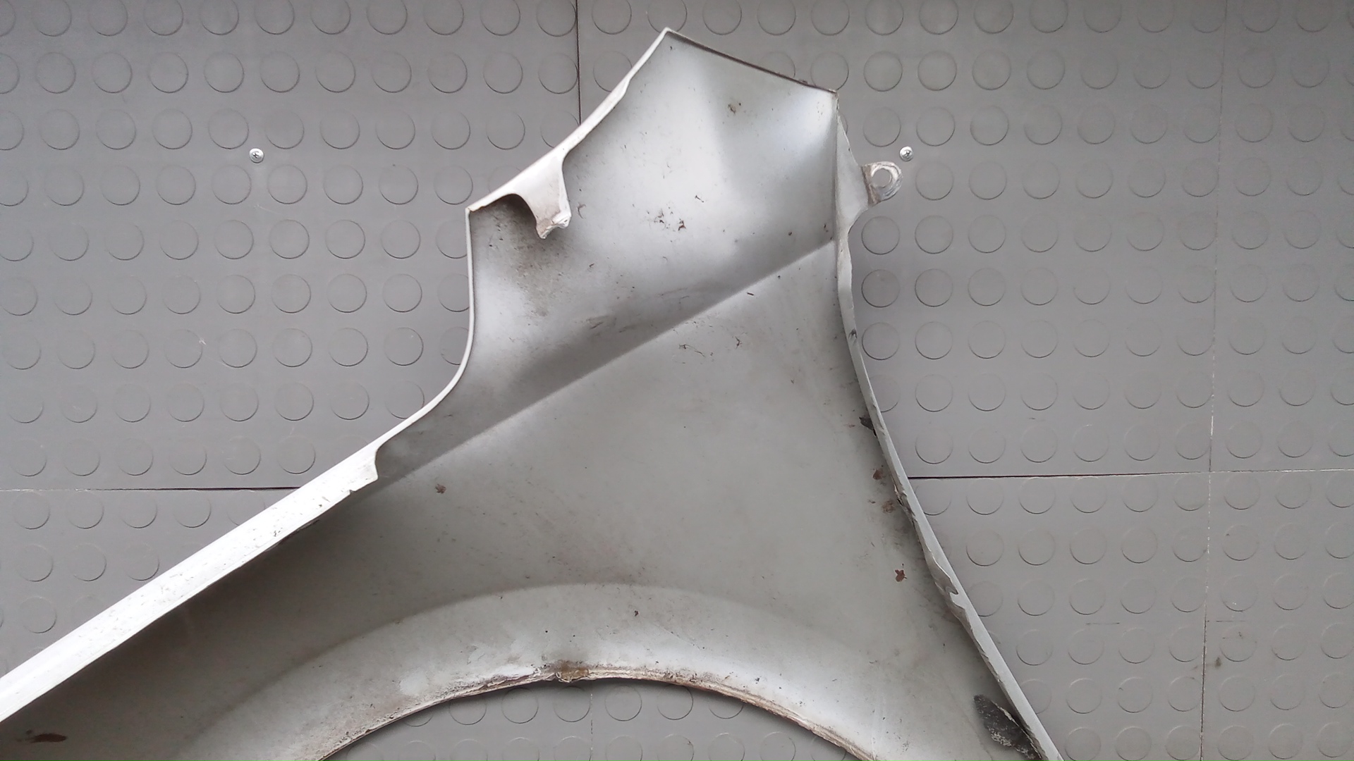 Крыло переднее правое