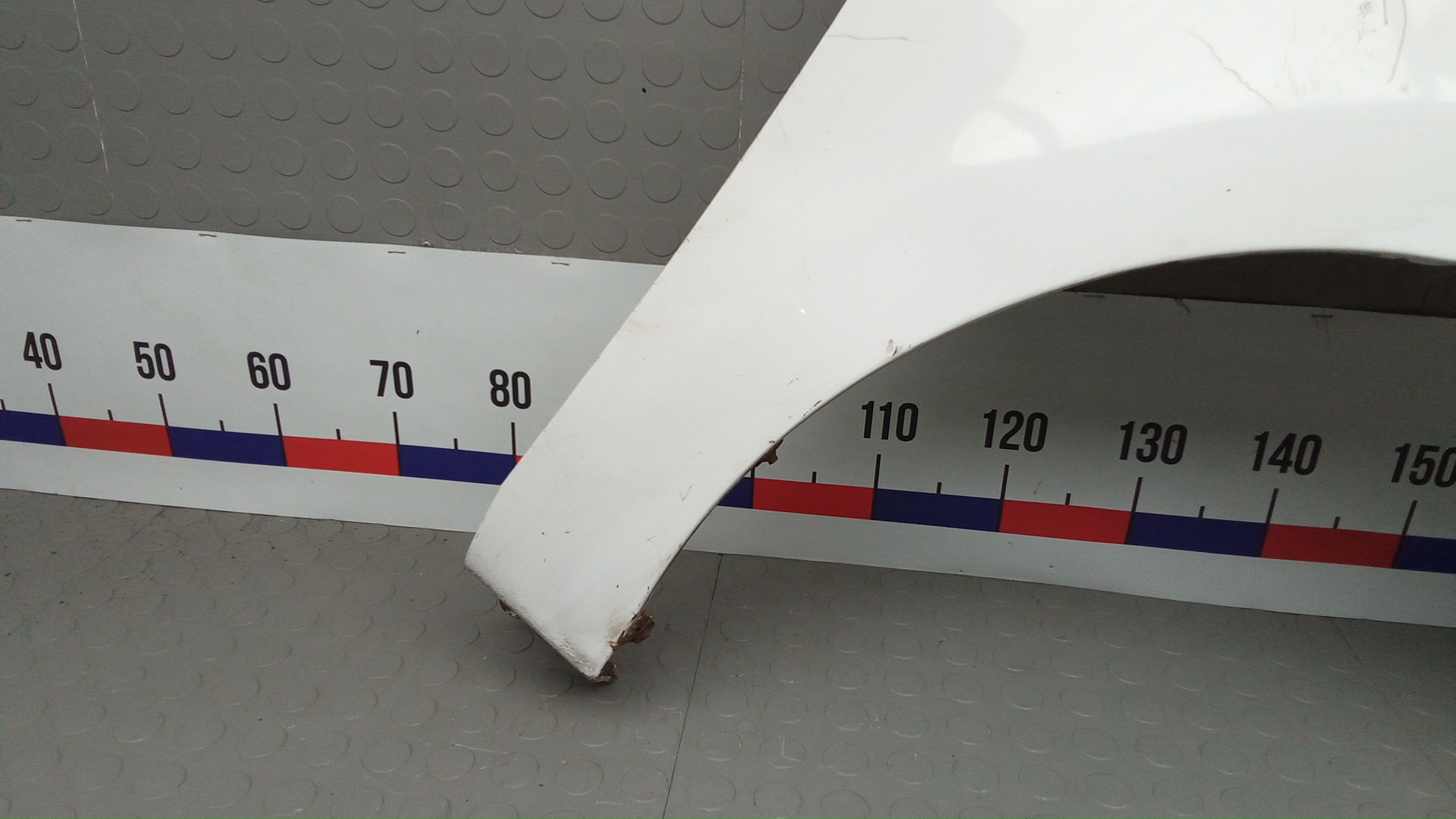 Крыло переднее правое