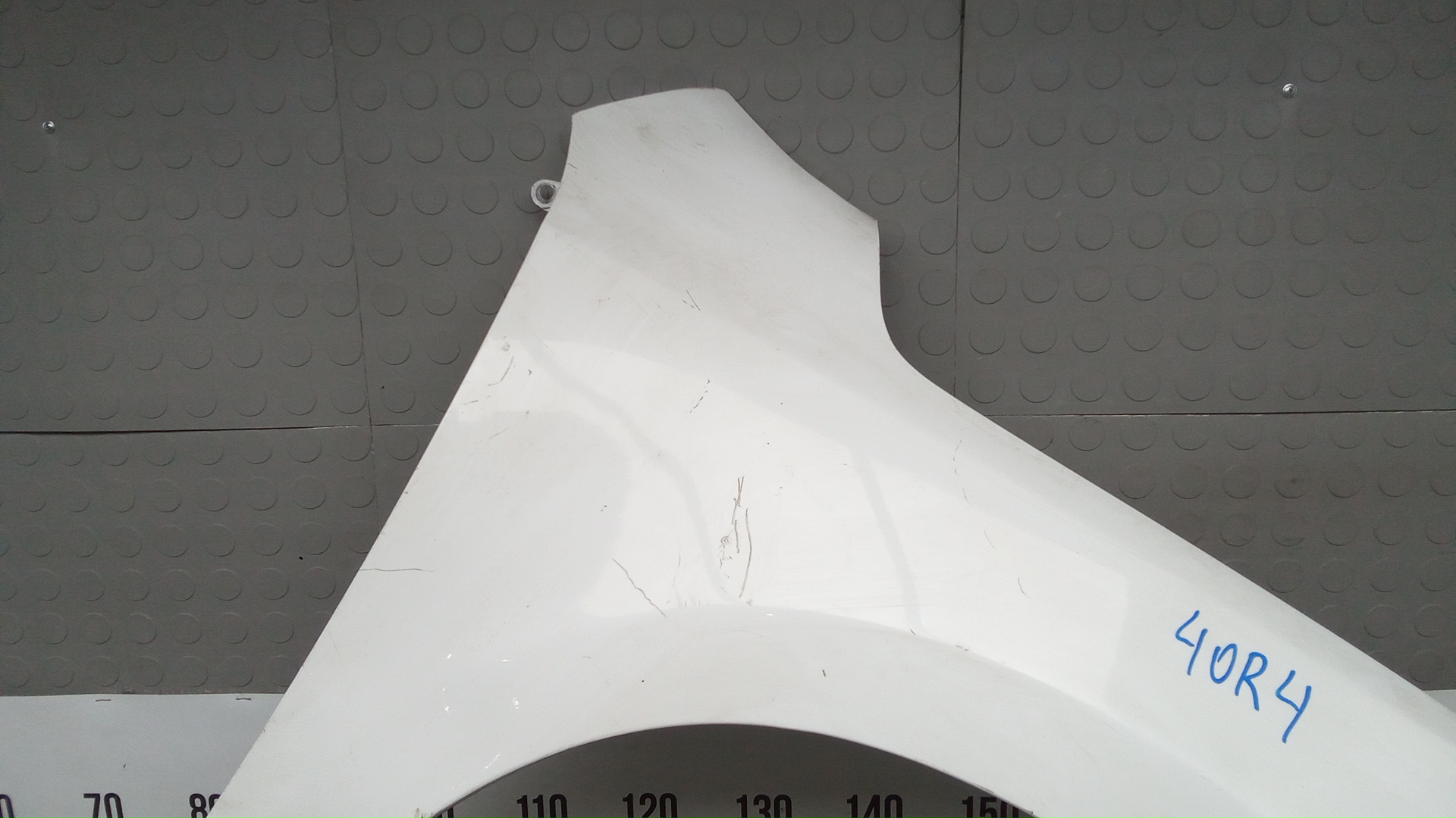 Крыло переднее правое